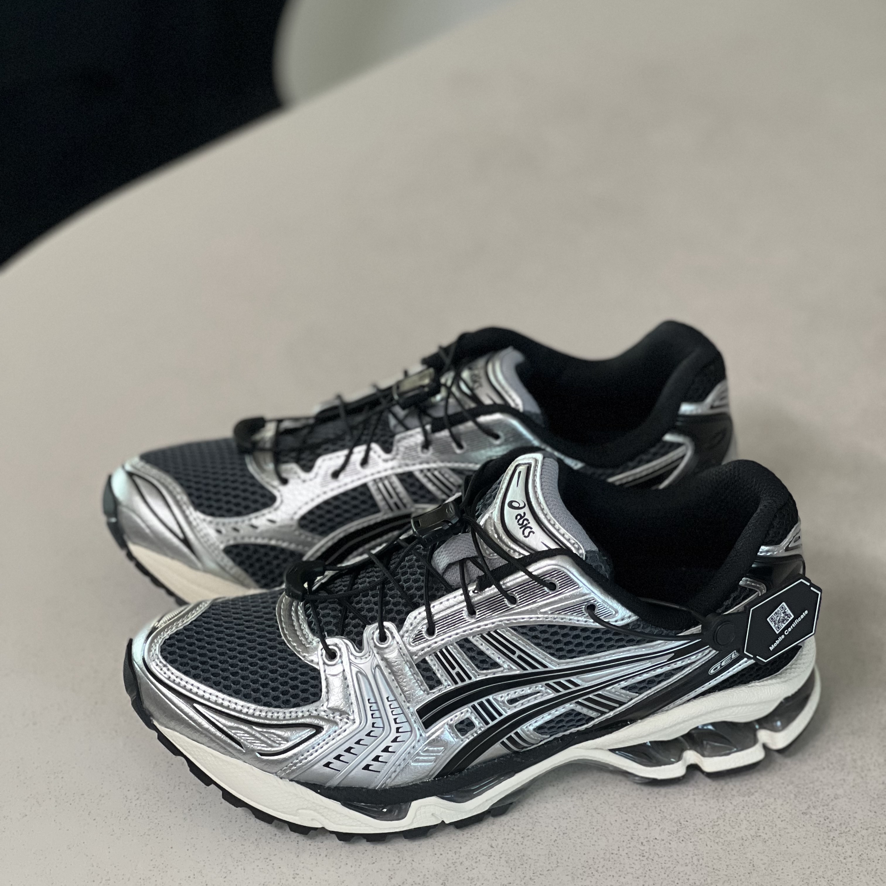 Asics Unlimited Gel-Kayano 14 Carrier Grey Black 착용 스타일