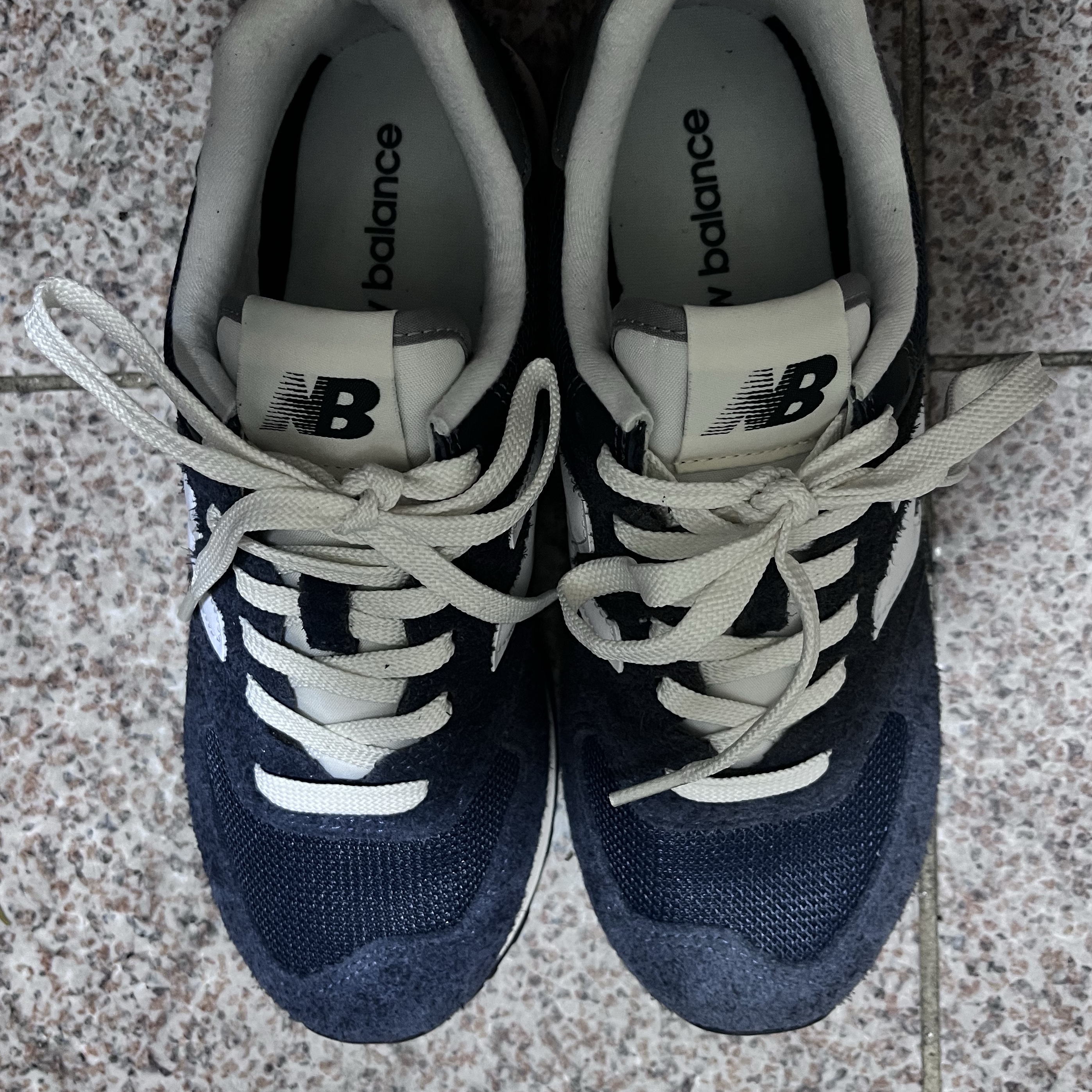 New Balance 574 Heritage Navy 착용 스타일