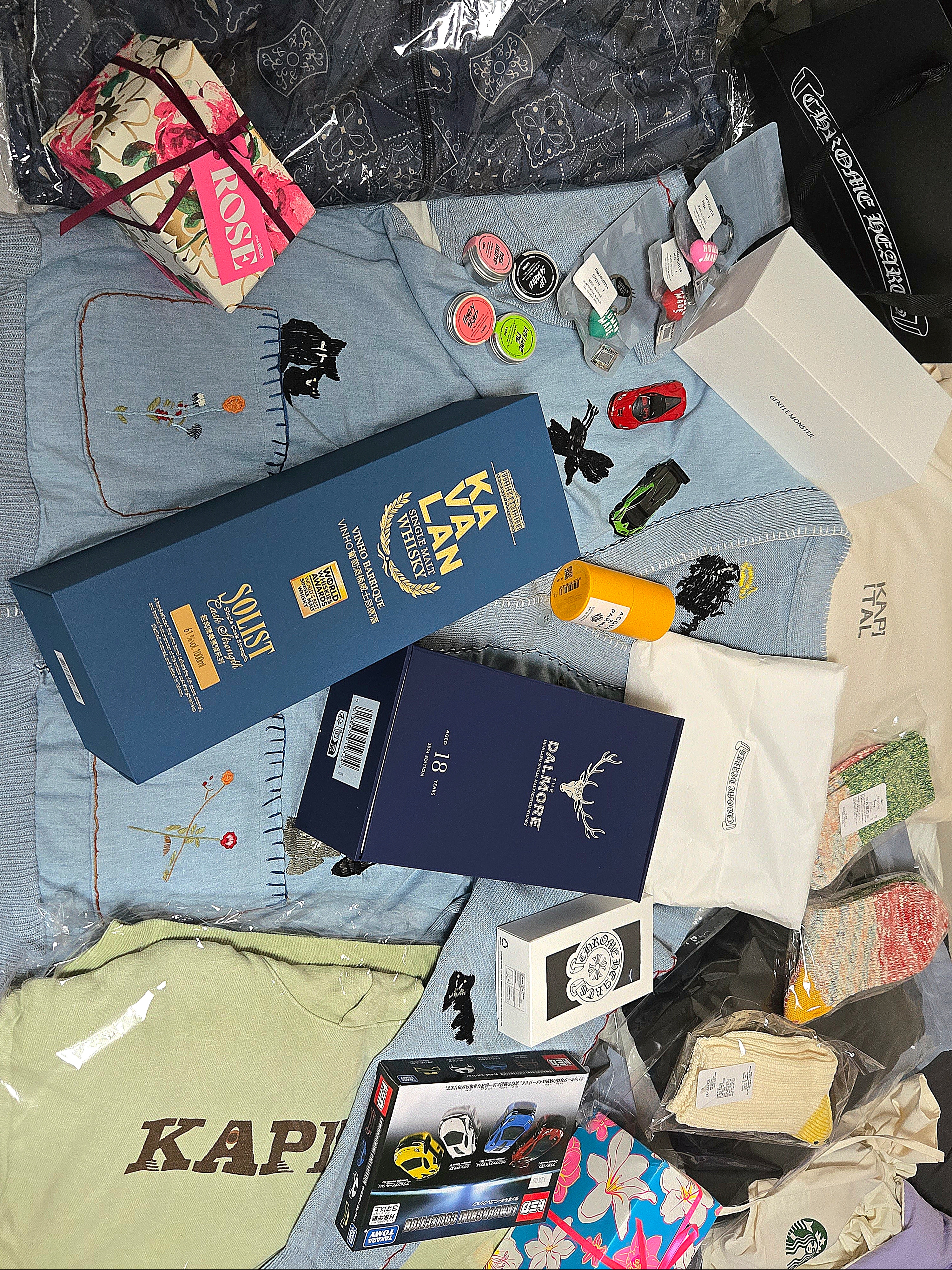 Chrome Hearts Horseshoe Logo Pocket T-Shirt White, Kapital Smooth Jersey Cookie Bandana Print Track Jacket Navy 착용 스타일