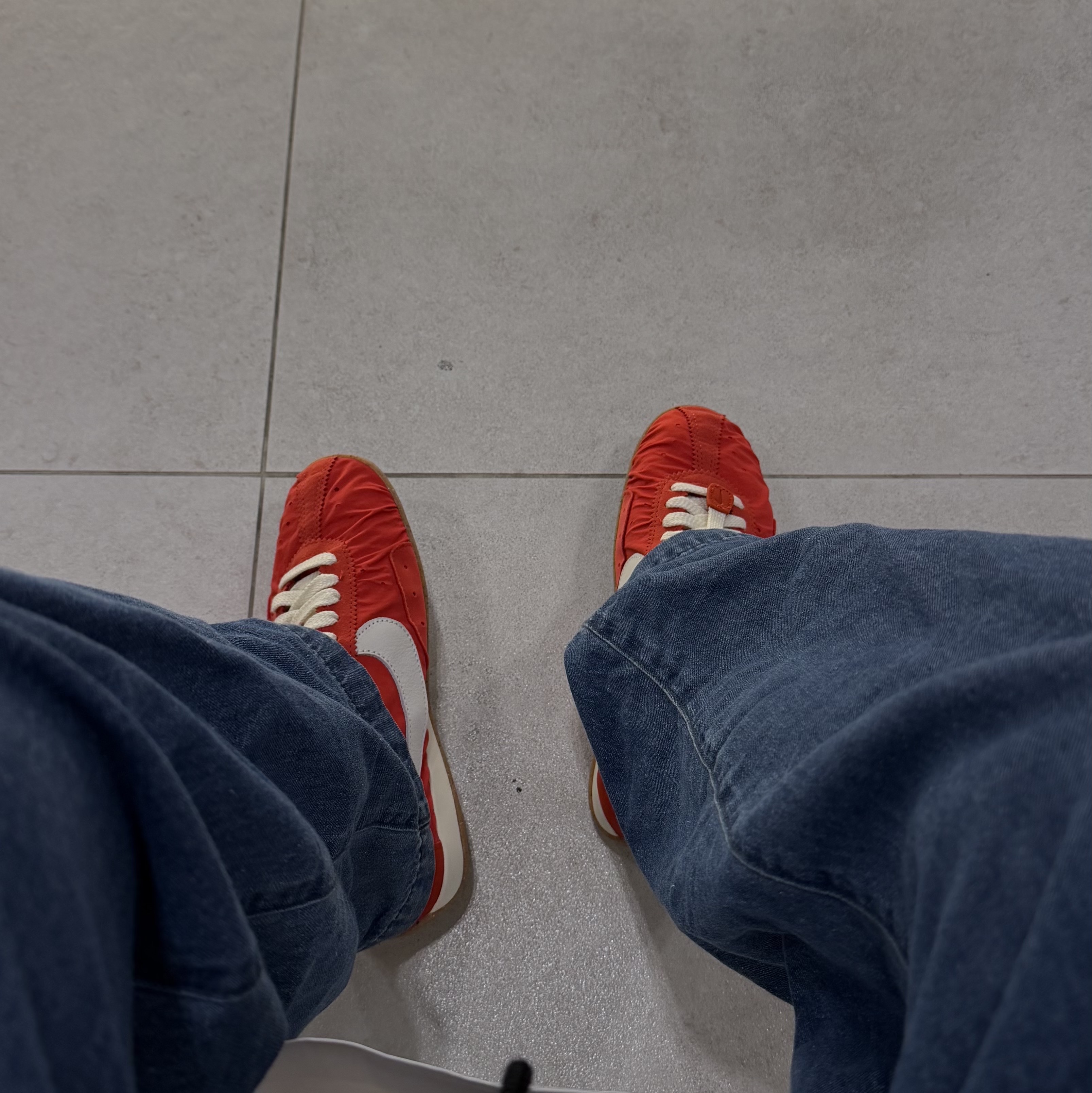 Nike x Jacquemus Moon Shoe SP University Red and Bicycle Yellow 착용 스타일 - 1