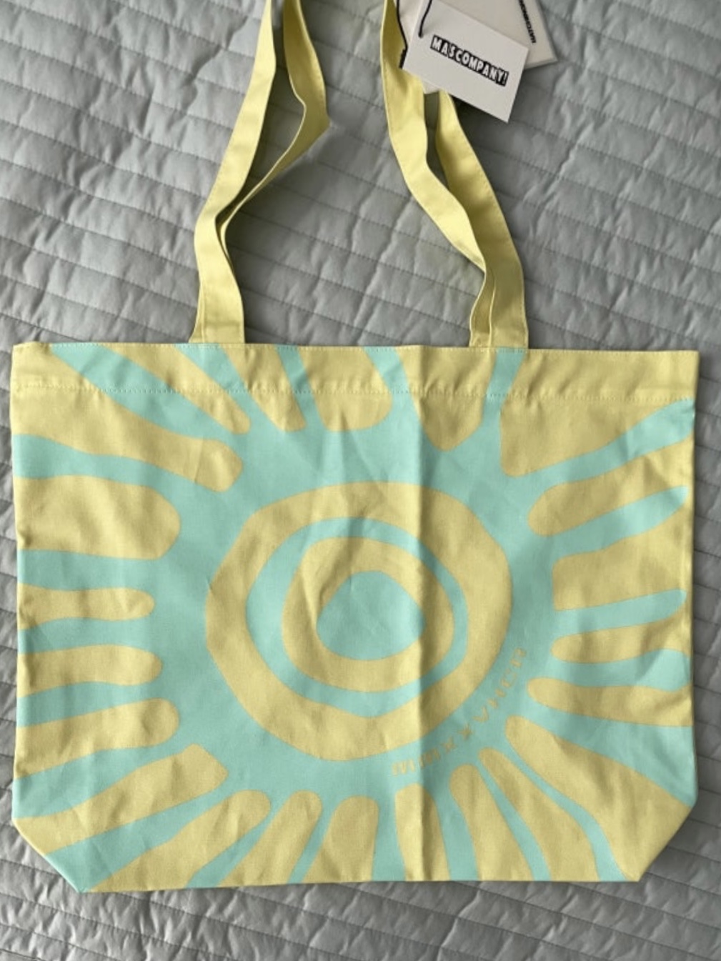Hatchingroom x Mascompany Haema Bag Lemon 착용 스타일