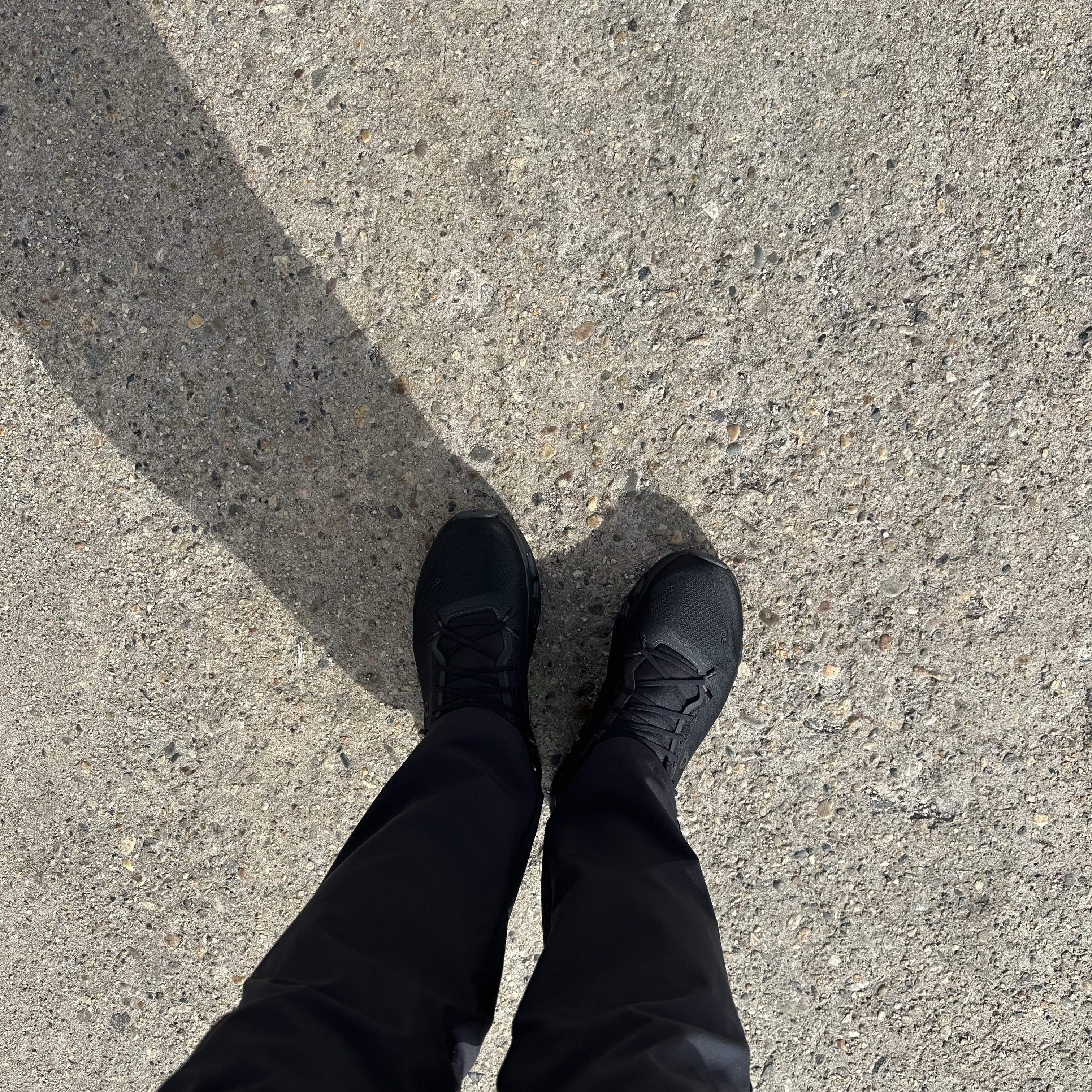 On Running Cloudtilt Eclipse Black 착용 스타일