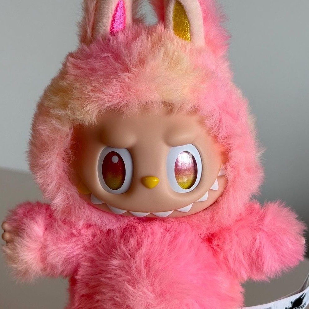 Pop Mart Labubu The Monsters Highlight Series Sealed Case (Bundle of 2/1 Blind Box) 착용 스타일