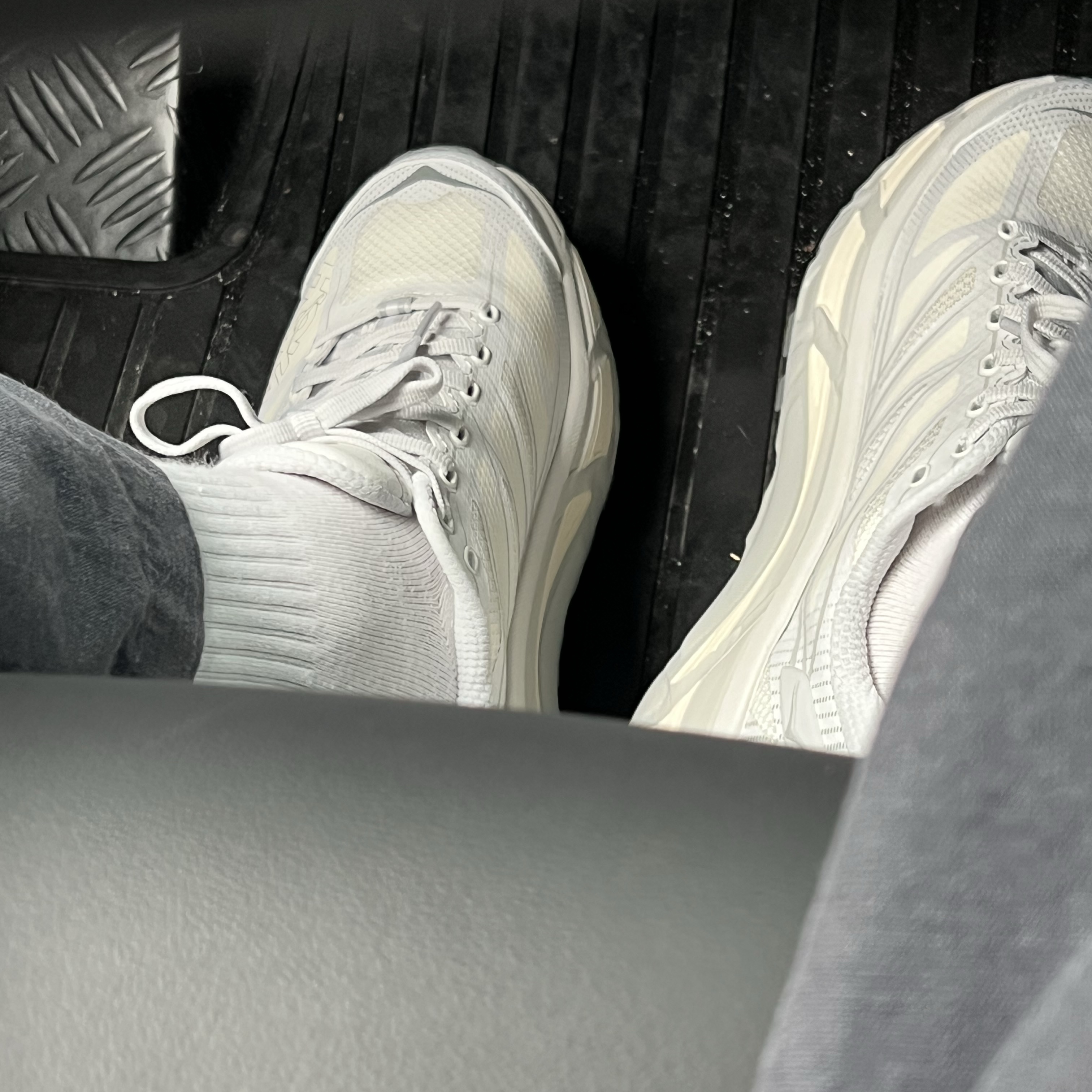 Hoka Mafate Speed 2 Cosmic Grey Alabaster 착용 스타일