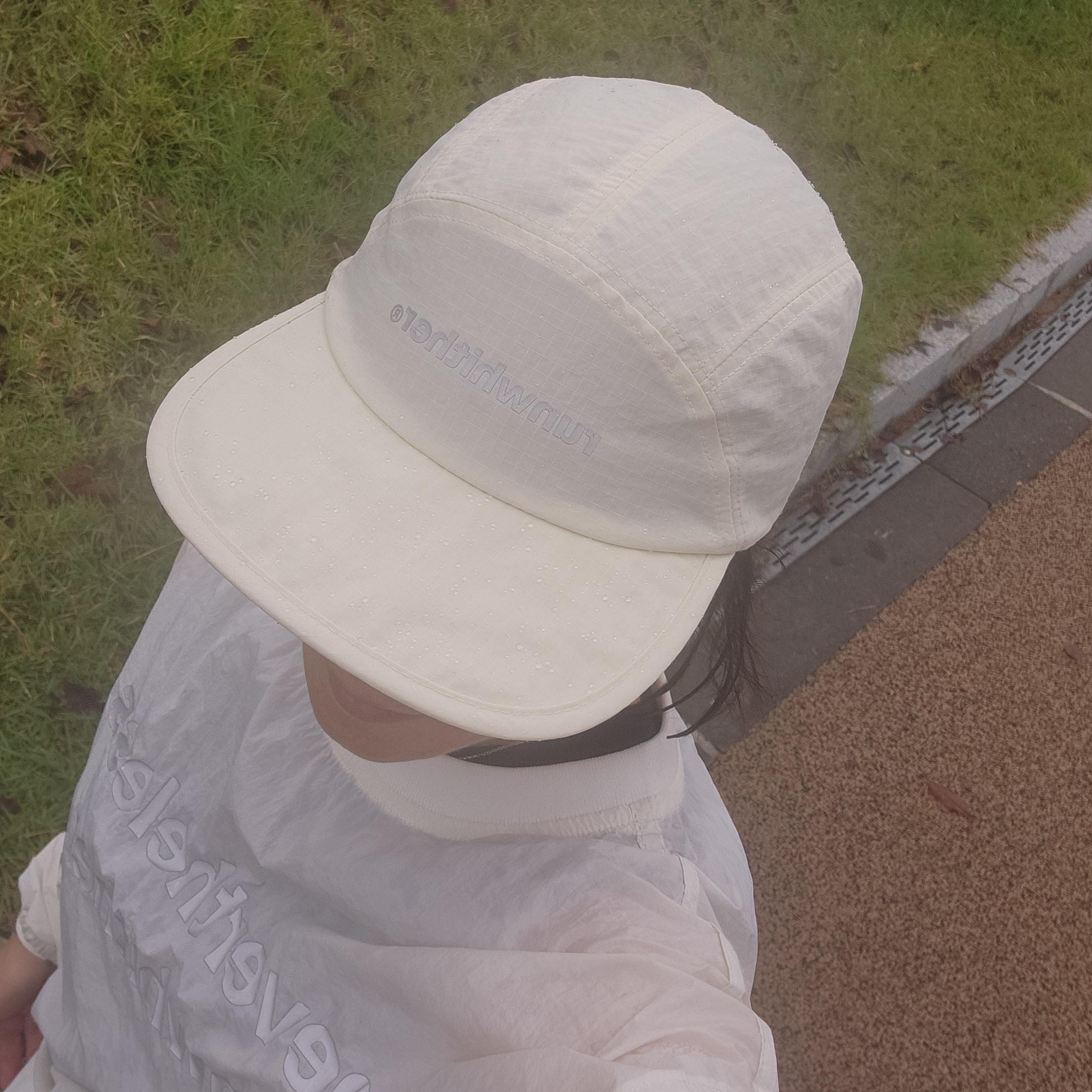 [KREAM 단독] runwhither Windbreaker MTM White 착용 스타일