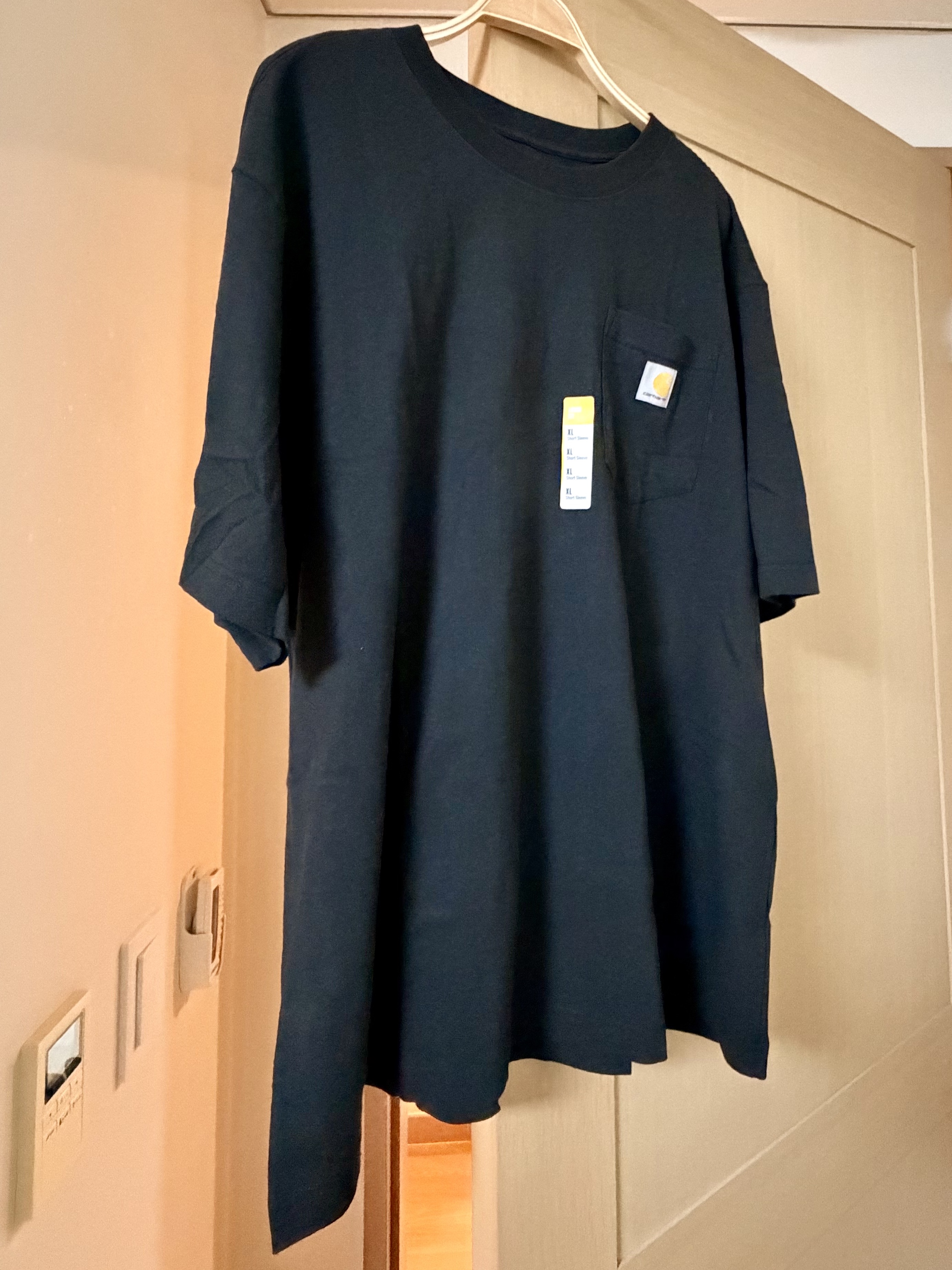 Carhartt Loose Fit Heavyweight Regular Short Sleeve Pocket T-Shirt Black 착용 스타일