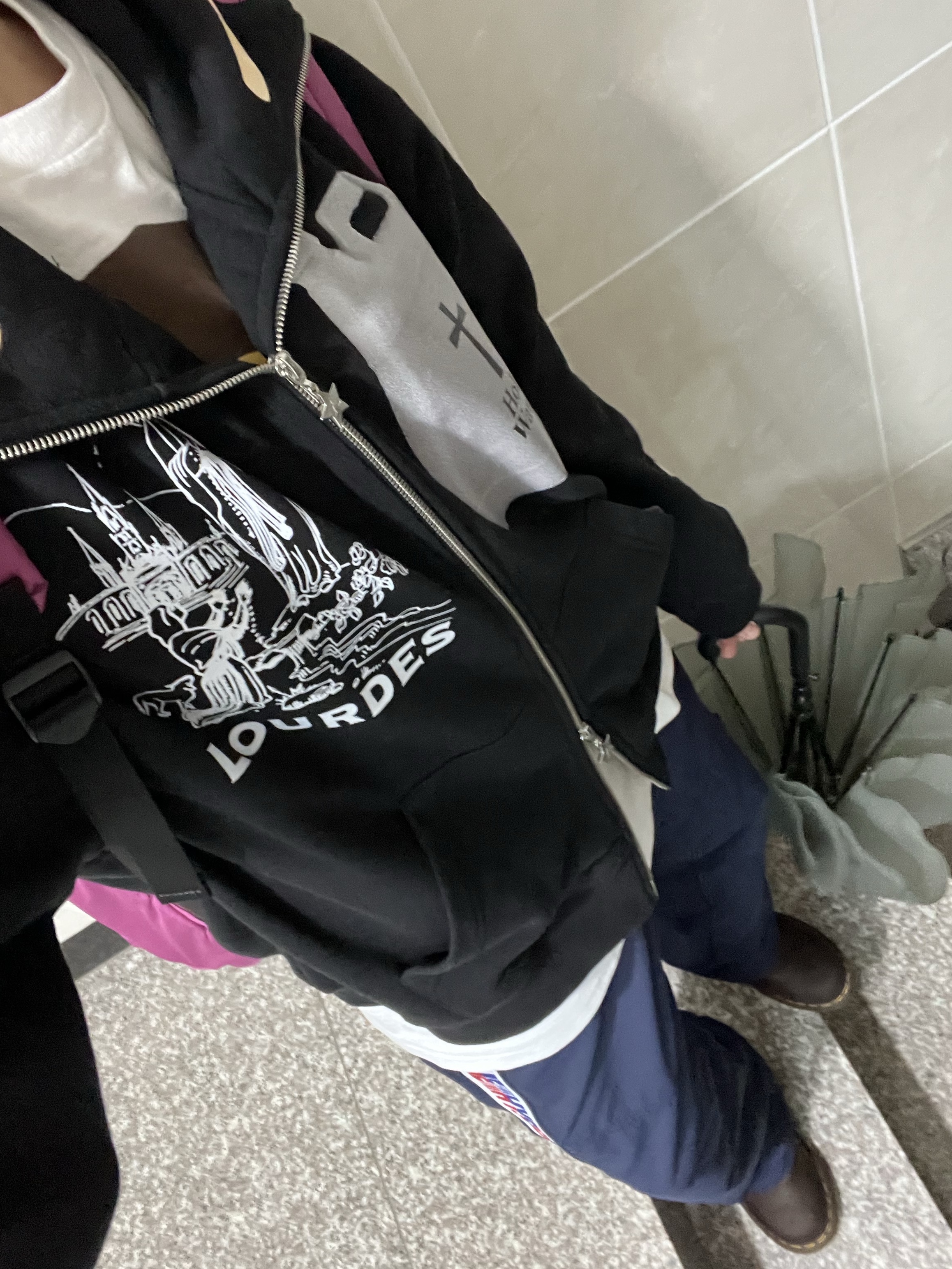 Dr. Martens 1461 Crazy Horse Dark Brown, Supreme x Hysteric Glamour Track Pant Navy - 24FW 착용 스타일
