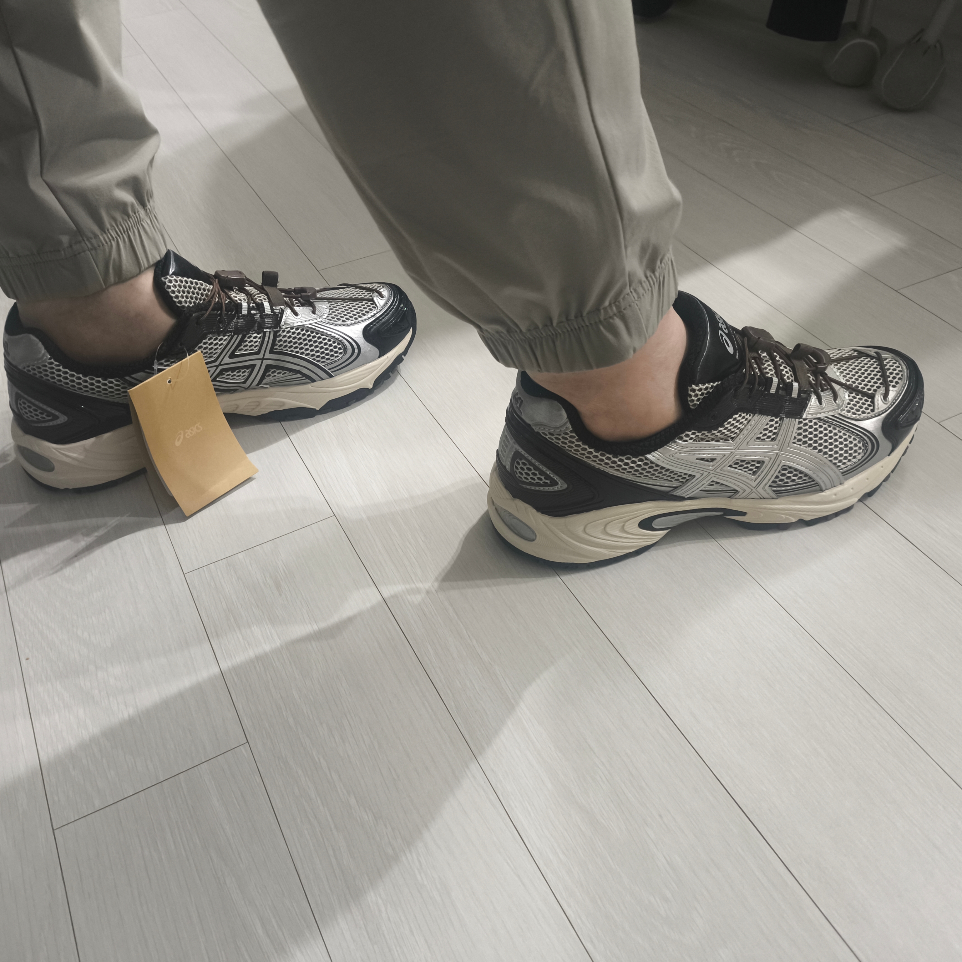 Asics Jog 100 S Black Pure Silver - D Standard 착용 스타일 - 3