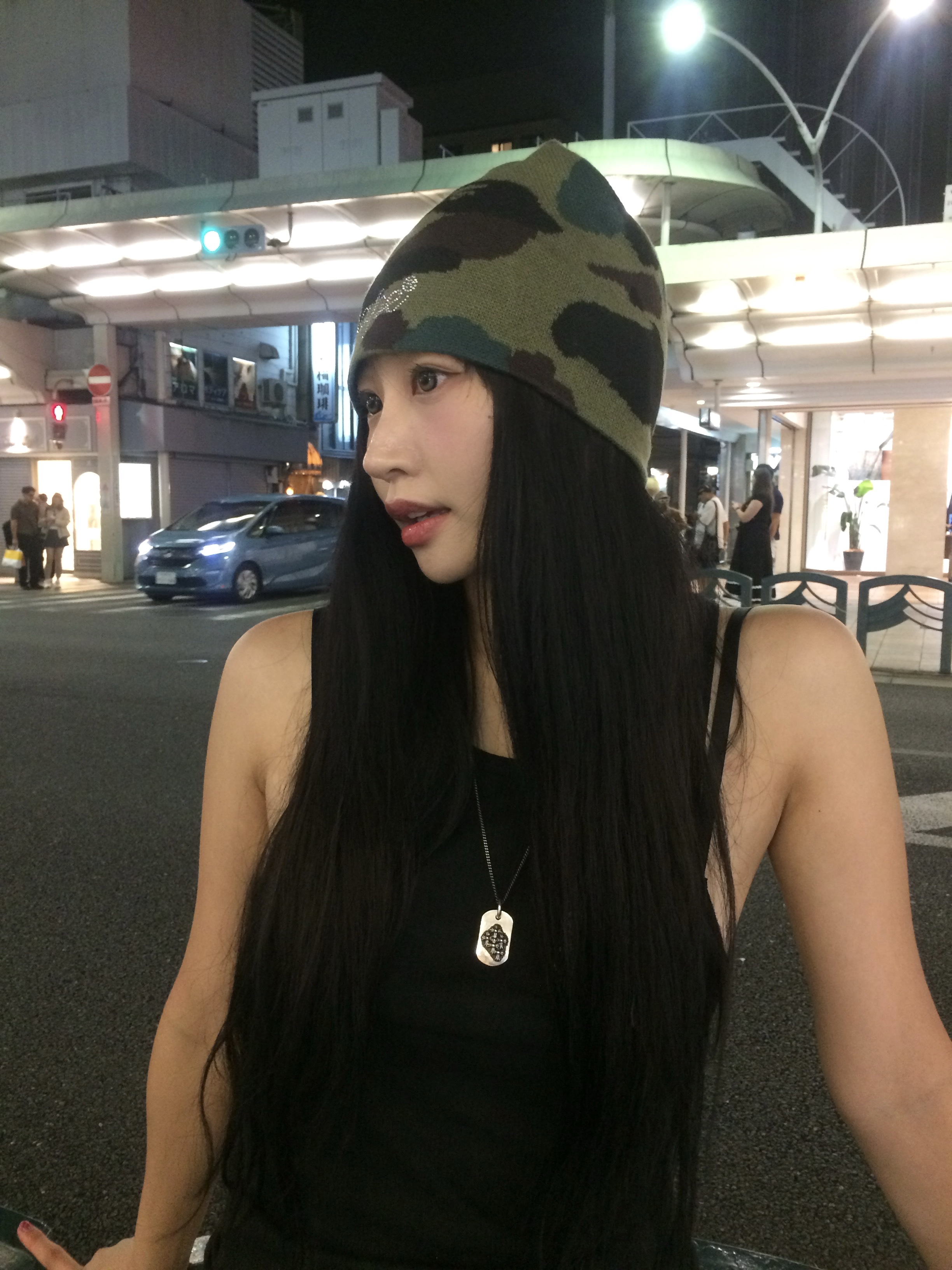 (W) BAPE 1st Camo Crystal Logo Beanie Green, Chrome Hearts Horseshoe Tank Top Black 착용 스타일 - 3
