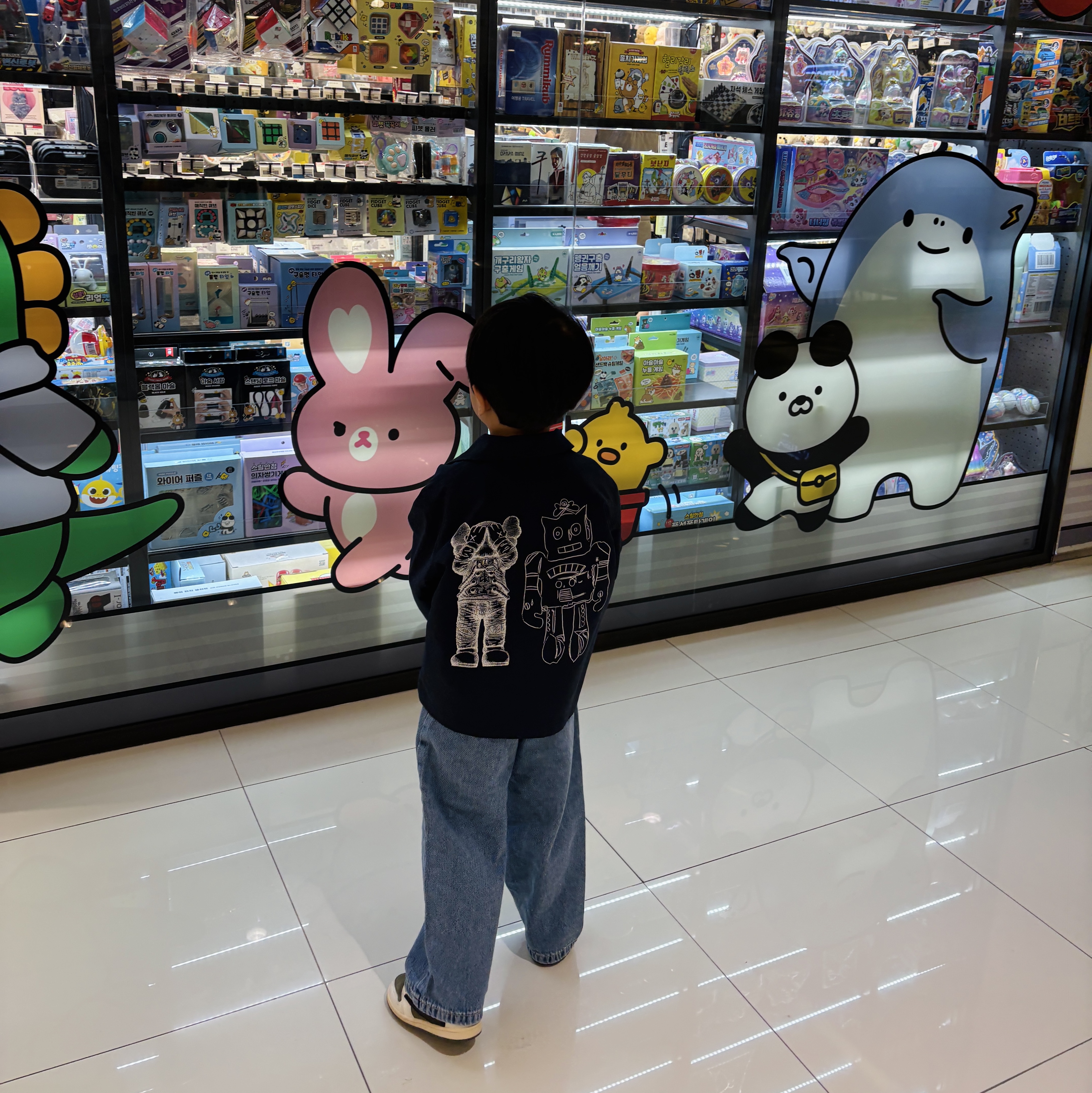 (Kids) Uniqlo UT x Kaws x Warhol Coach Jacket Navy, (TD) Jordan 1 x Travis Scott Retro Low OG SP Reverse Olive 착용 스타일 - 4