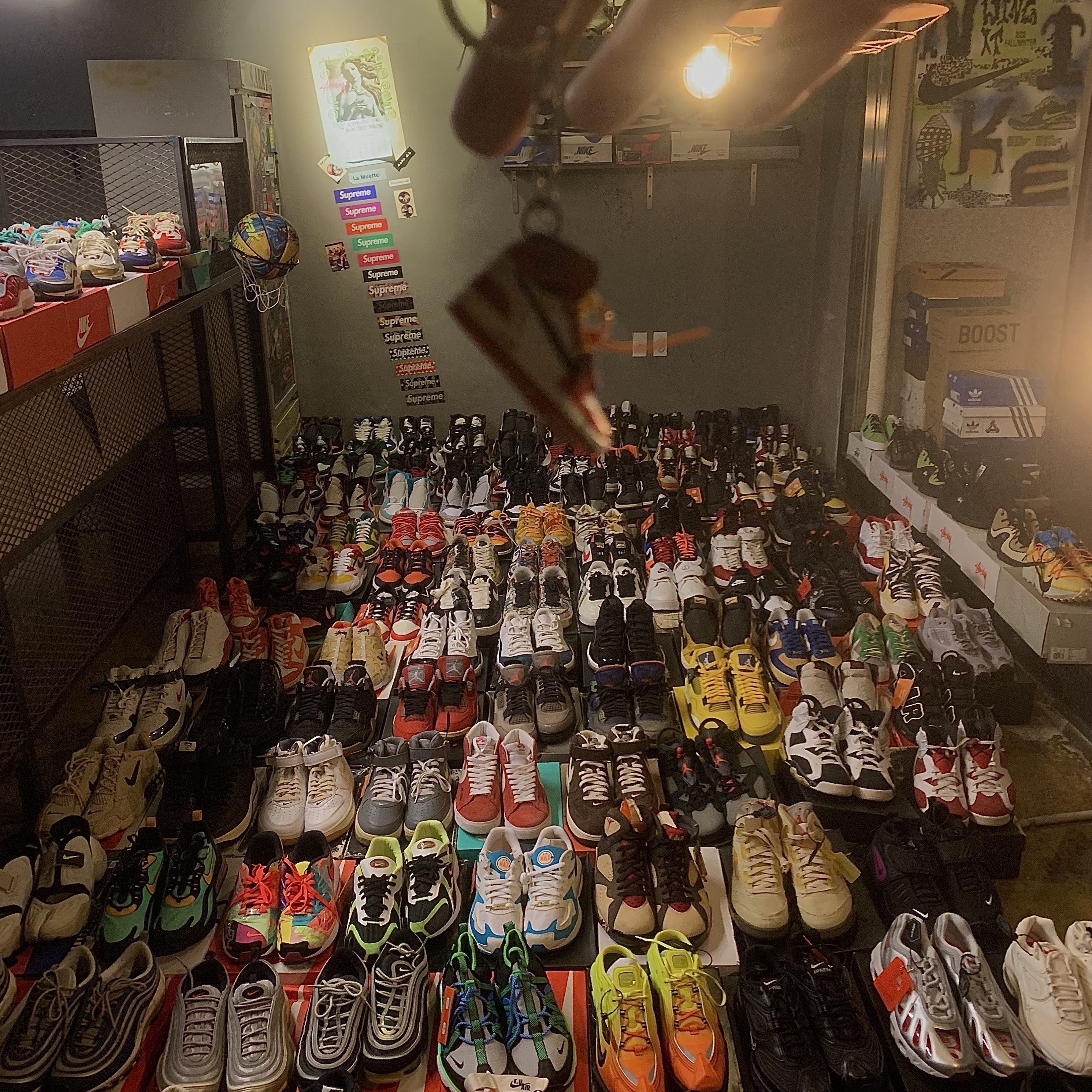 Jordan 1 x Travis Scott Retro Low OG SP Sail and Ridgerock, Jordan 1 x Travis Scott x Fragment Retro Low OG SP Military Blue 착용 스타일 - 1