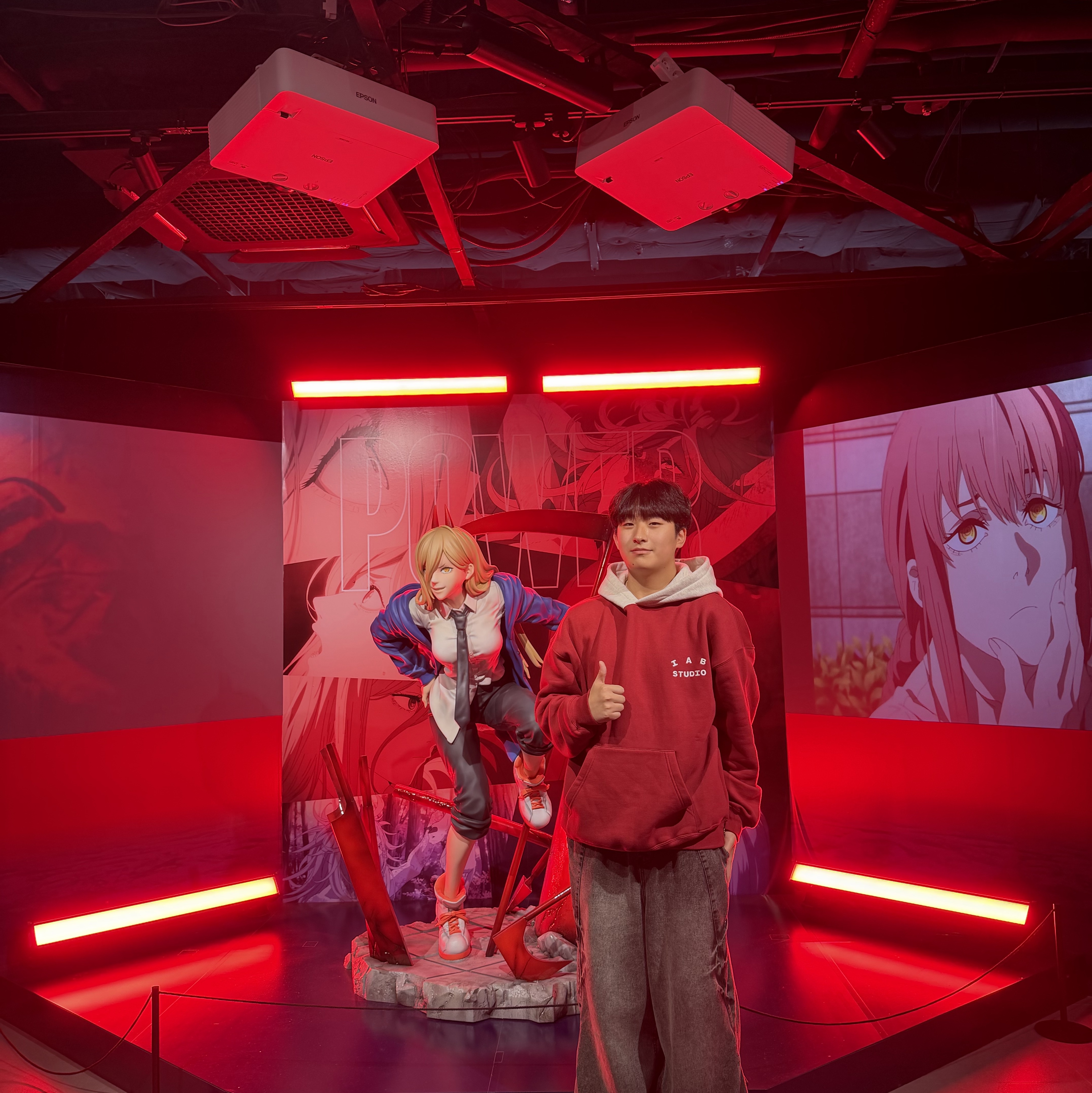 IAB Studio 24 Christmas Hoodie Burgundy Oatmeal 착용 스타일 - 1