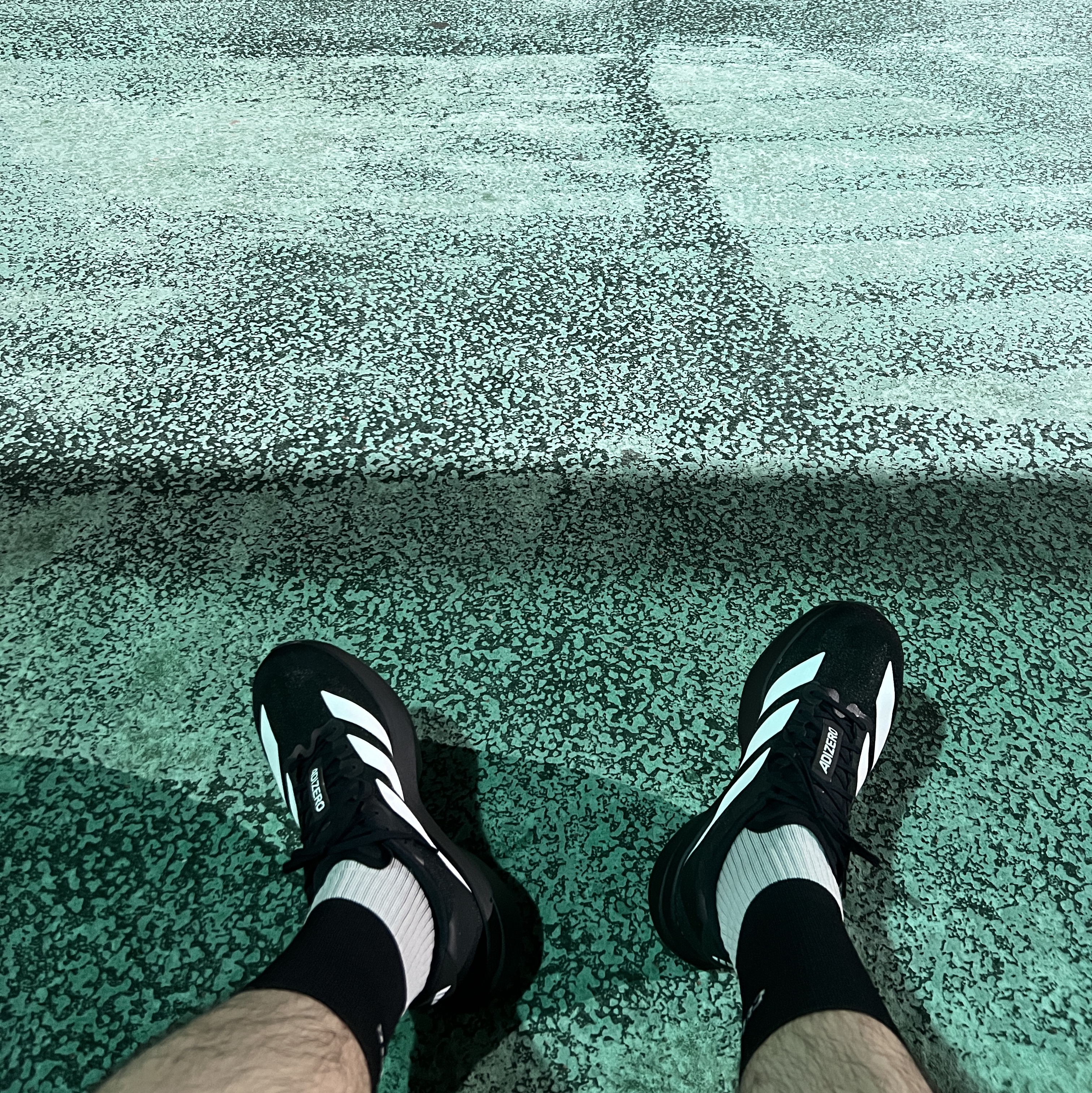 Adidas Adizero EVO SL Core Black Cloud White 착용 스타일