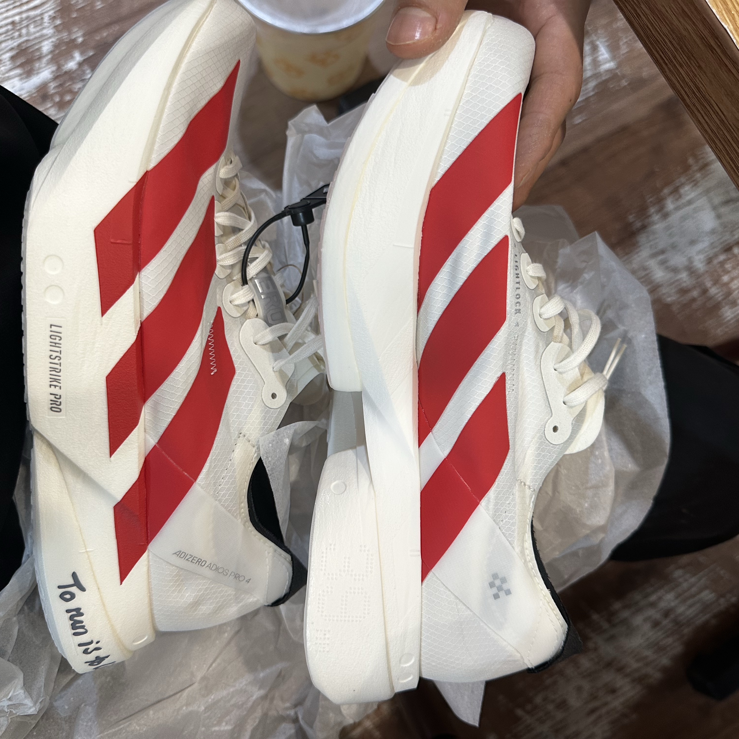 Adidas Adizero Adios Pro 4 Off White Better Scarlet 착용 스타일 - 4