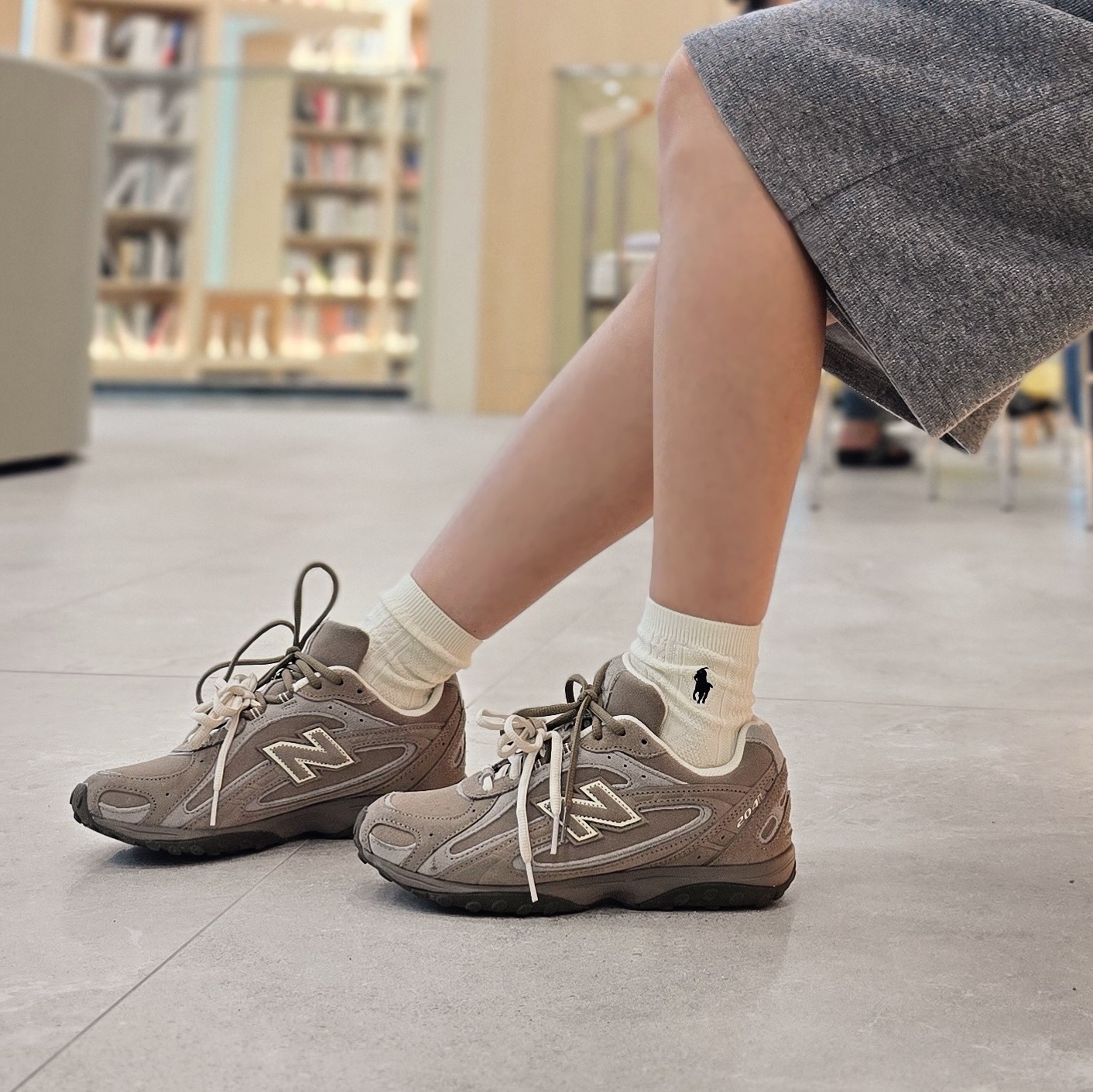 New Balance 204L Suede Mushroom Arid Stone 착용 스타일