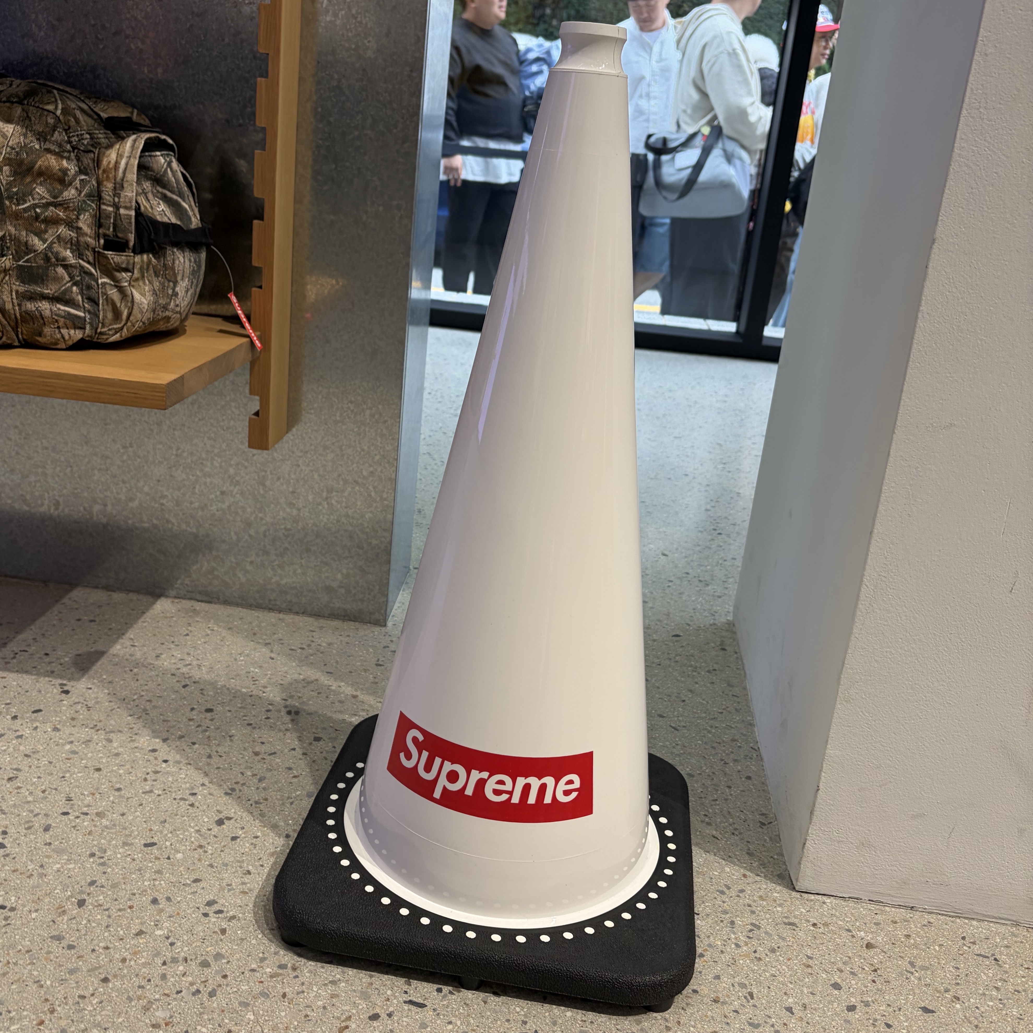 Supreme Traffic Cone White - 25FW 착용 스타일 - 2