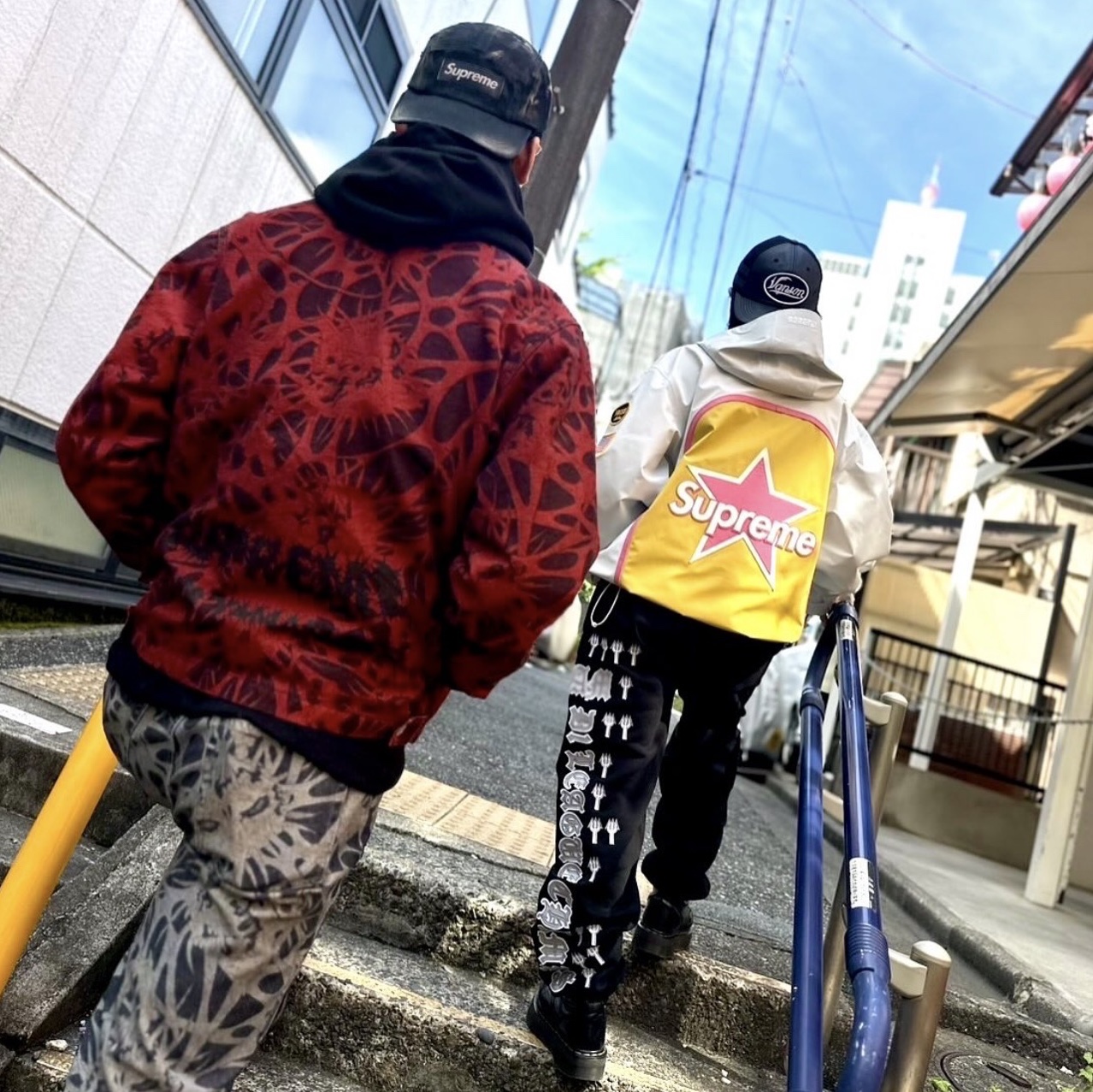 Supreme x Vanson Leathers Gore-Tex Shell Jacket White - 25FW, Supreme x Y's by Yohji Yamamoto Silver Bracelet Silver - 25FW 착용 스타일 - 2