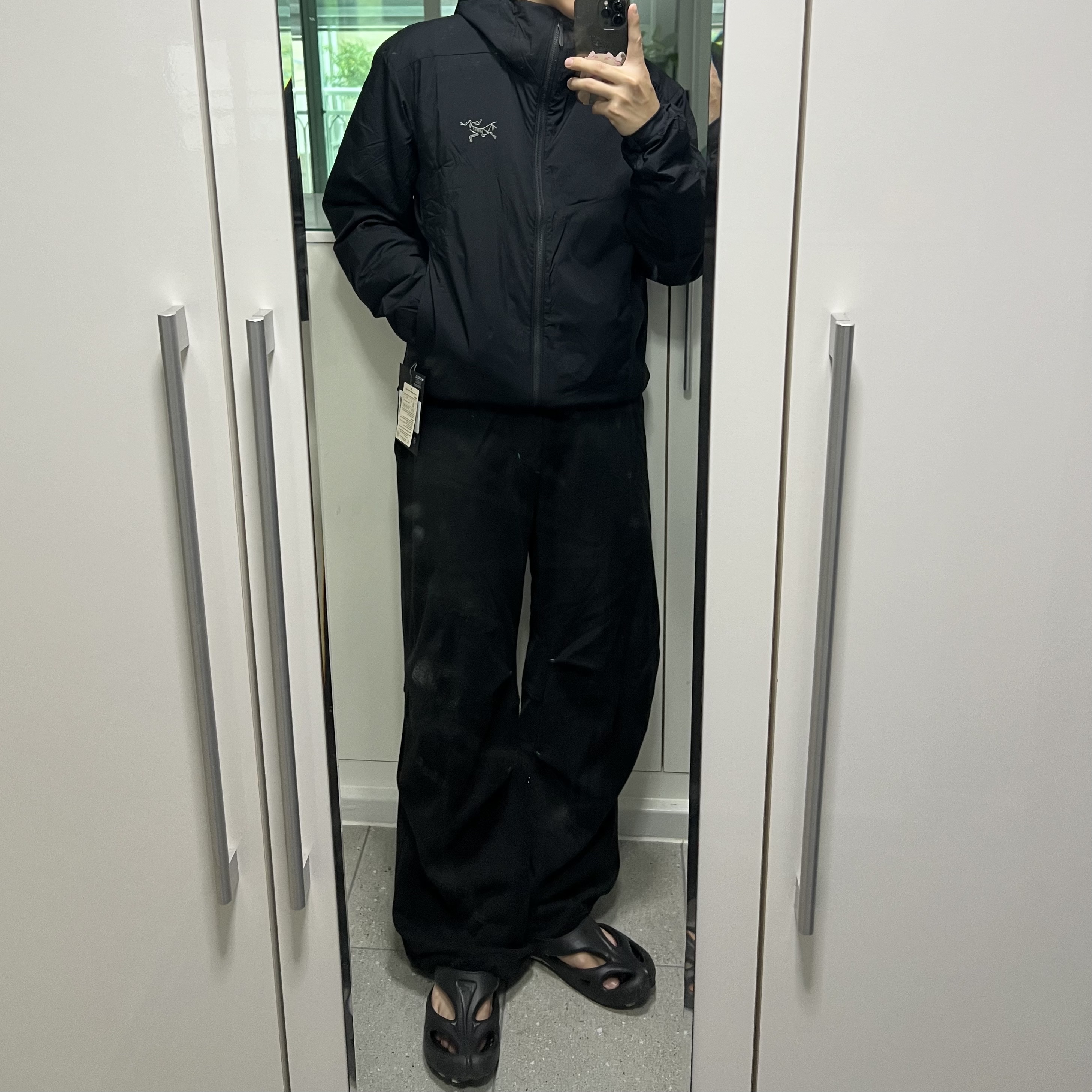 Arc'teryx Atom Hoody Black 착용 스타일