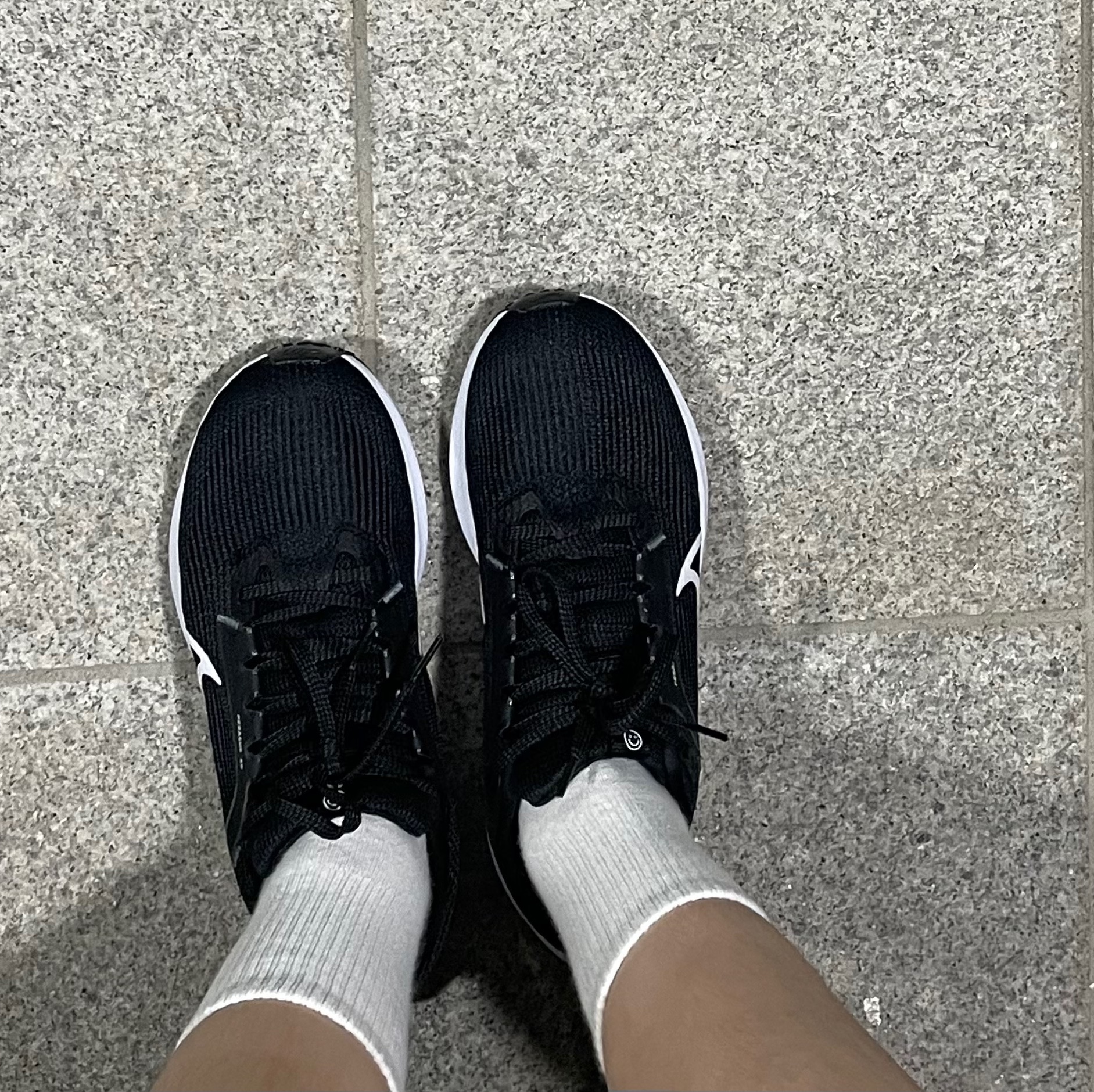 (W) Nike Air Zoom Pegasus 40 Black 착용 스타일 - 2