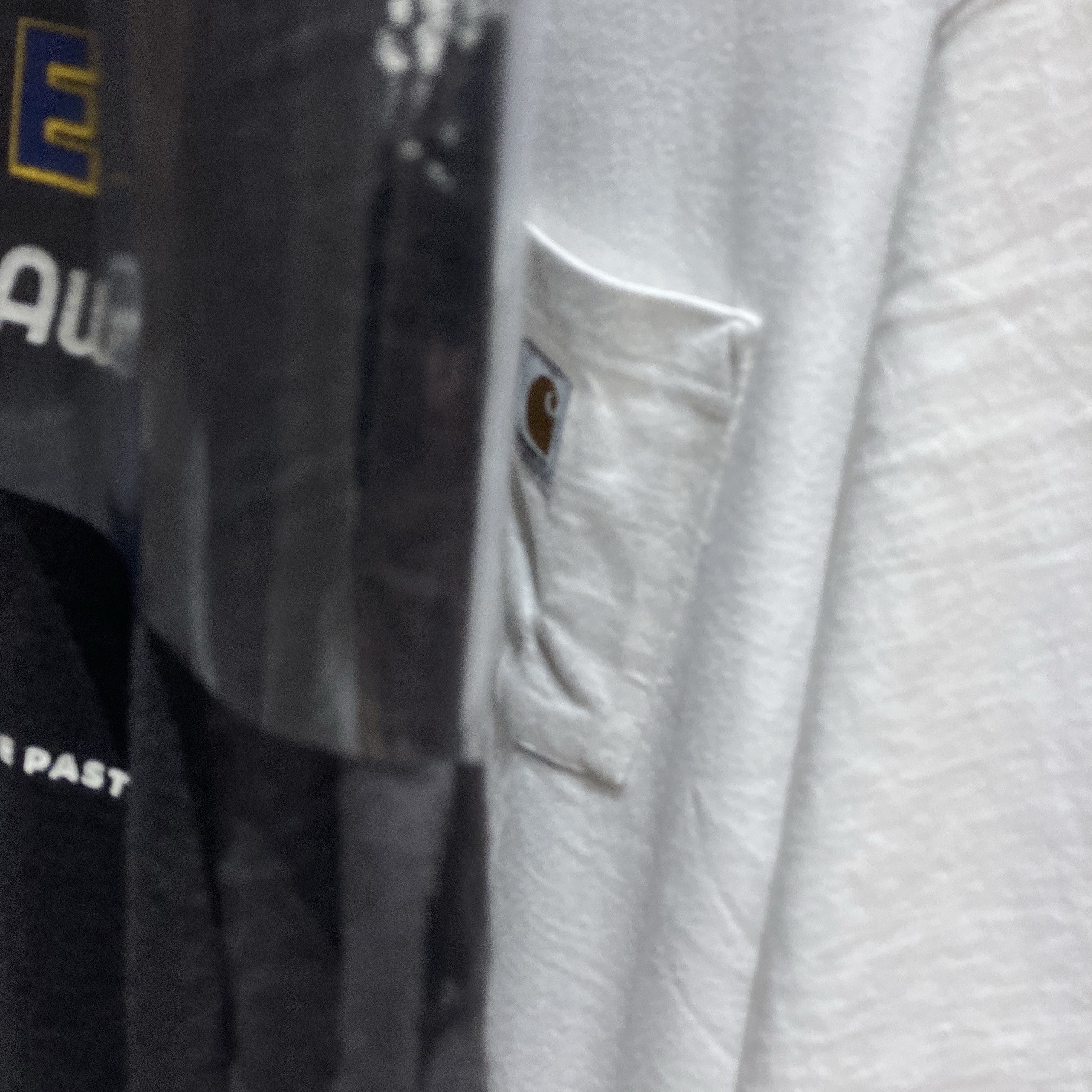 Carhartt Loose Fit Heavyweight Regular Long Sleeve Pocket T-Shirt White 착용 스타일