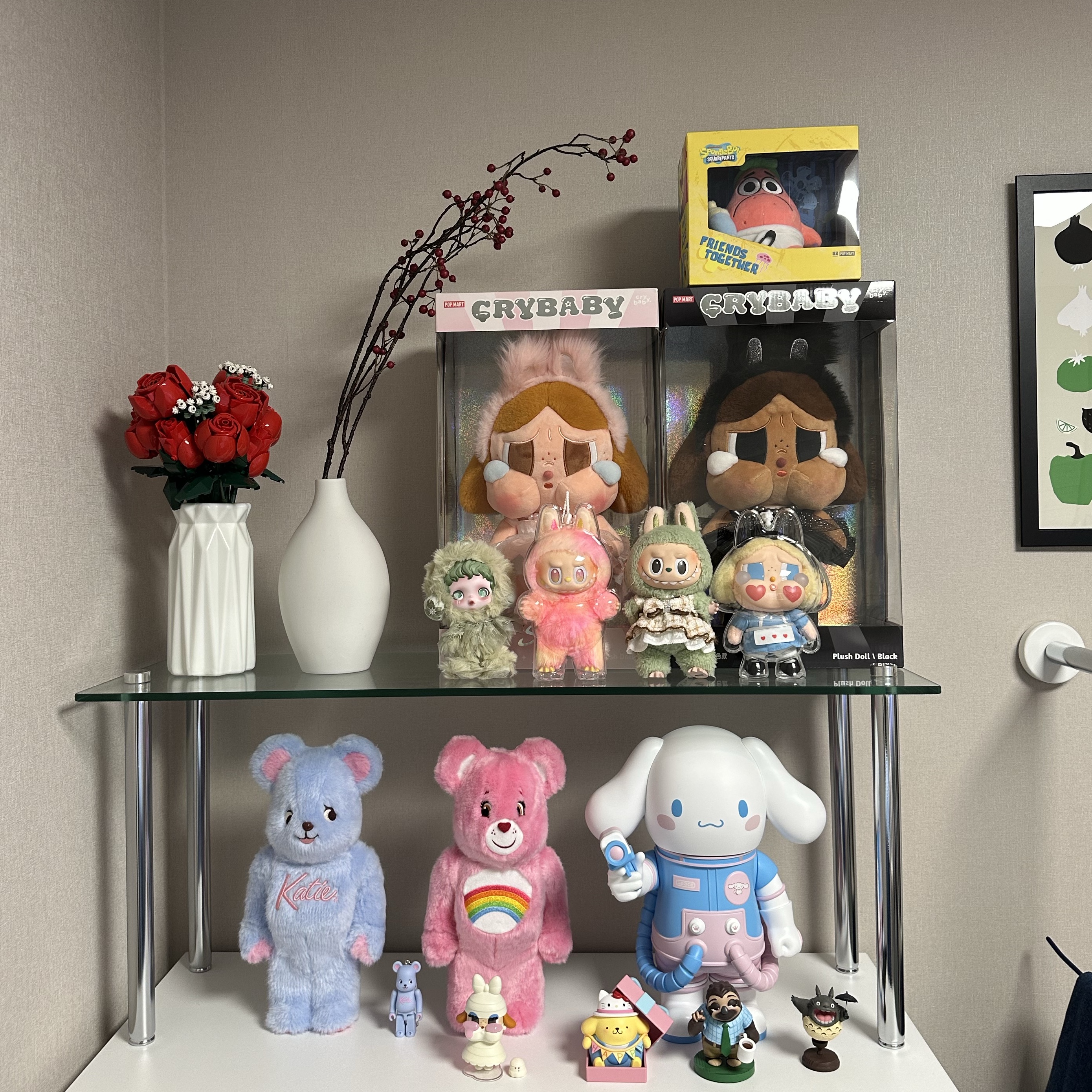 Bearbrick Care Bears Cheer Bear Costume Ver. 400%, Pop Mart Labubu The Monsters Labubu Tasty Macarons Series Green Grape Keyring 착용 스타일