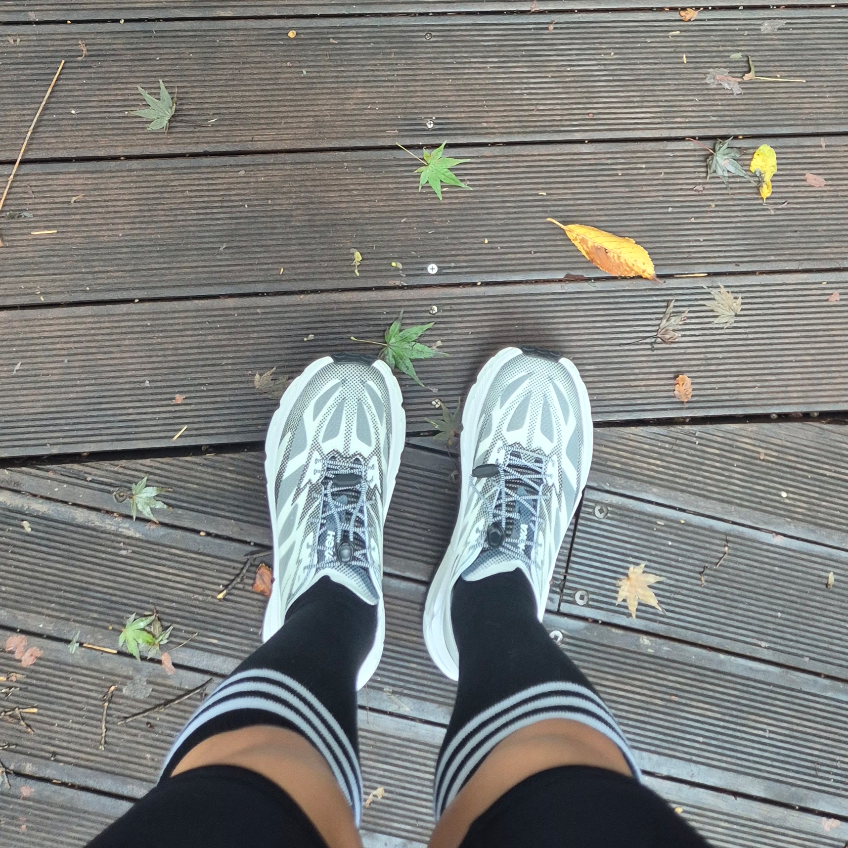 Hoka Mafate Speed 4 Lite White Black 착용 스타일