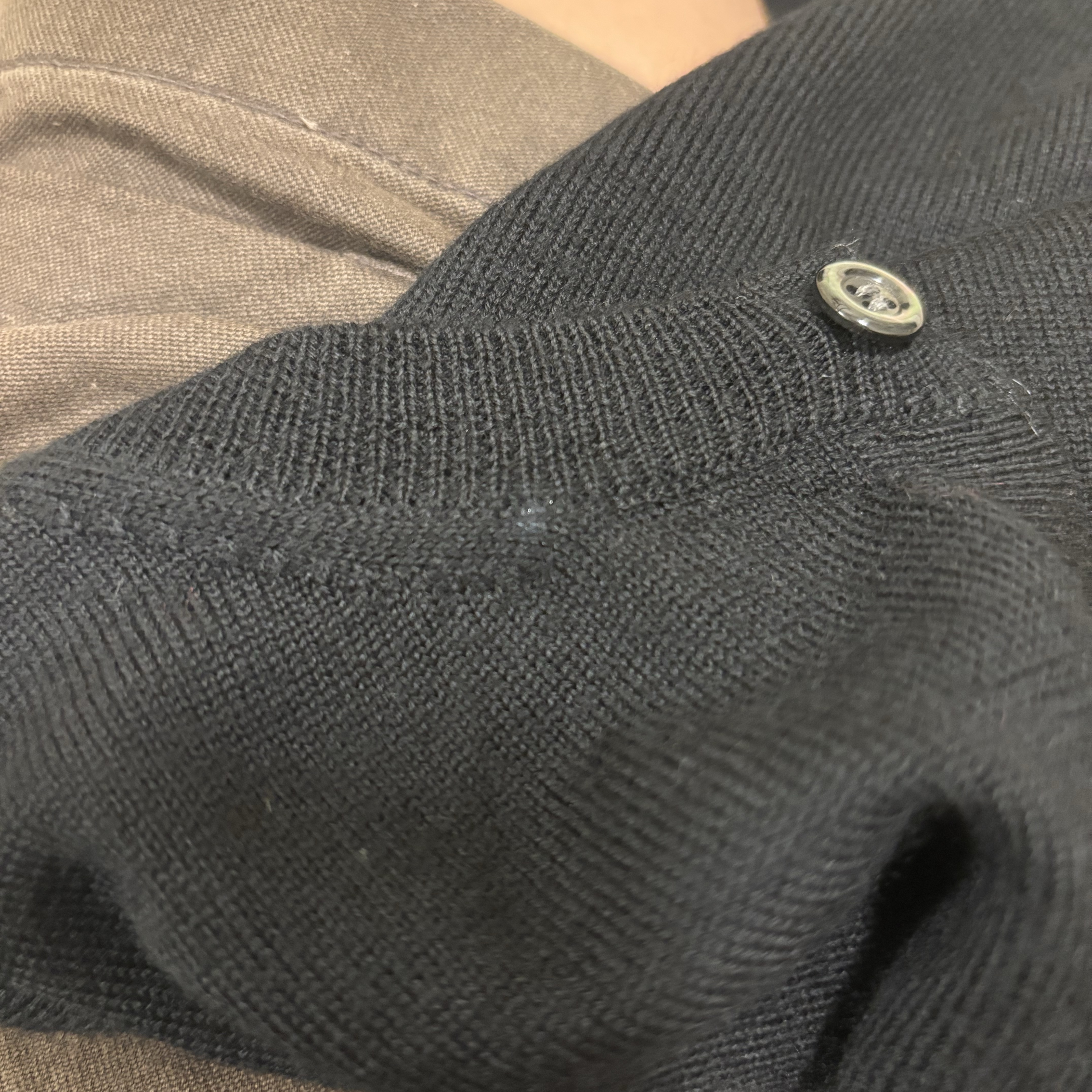 Tonywack Super Fine Wool Crew-Neck Cardigan Black 착용 스타일