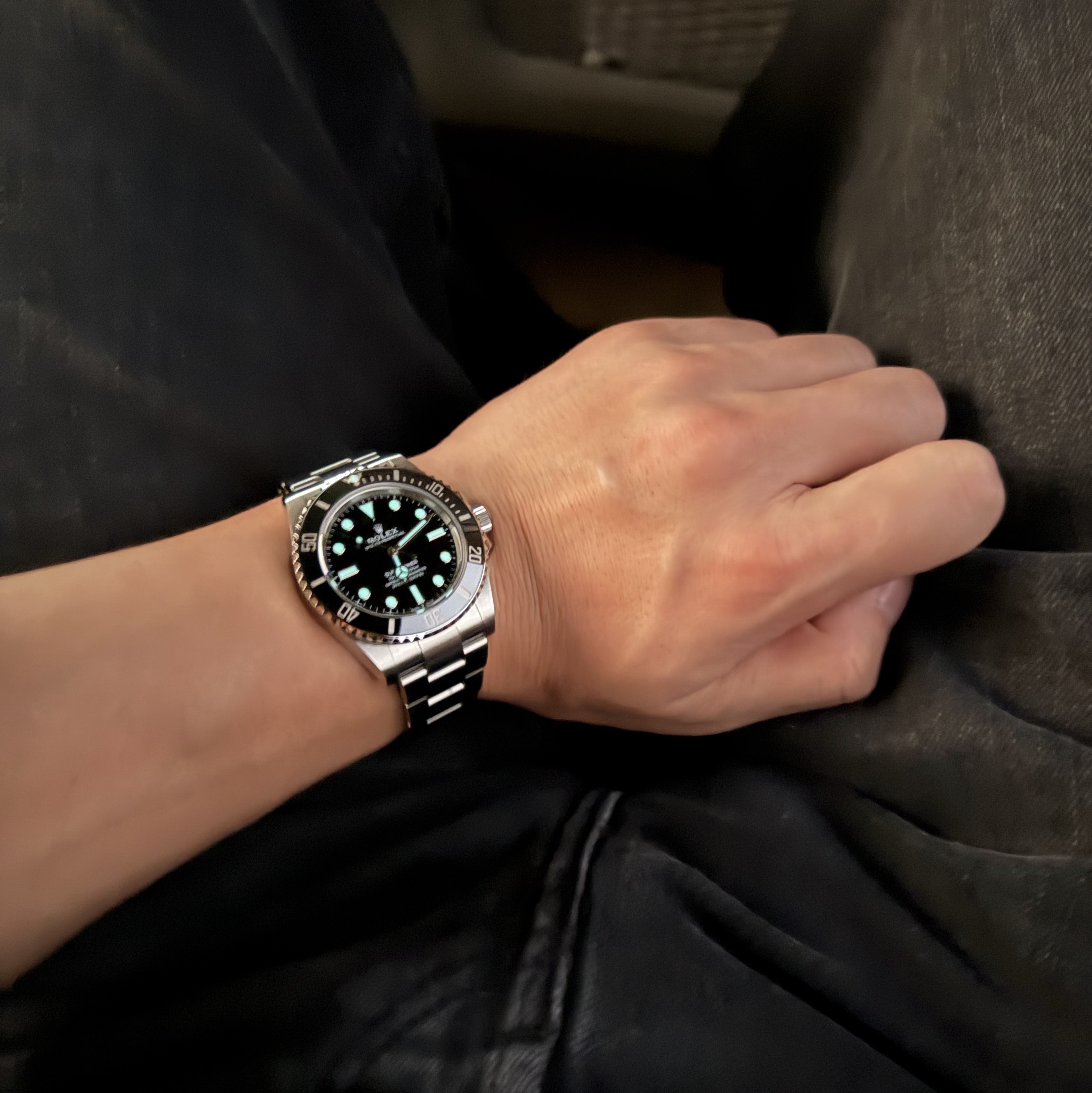 Rolex Submariner 41mm 124060 Black Oyster 착용 스타일 - 2