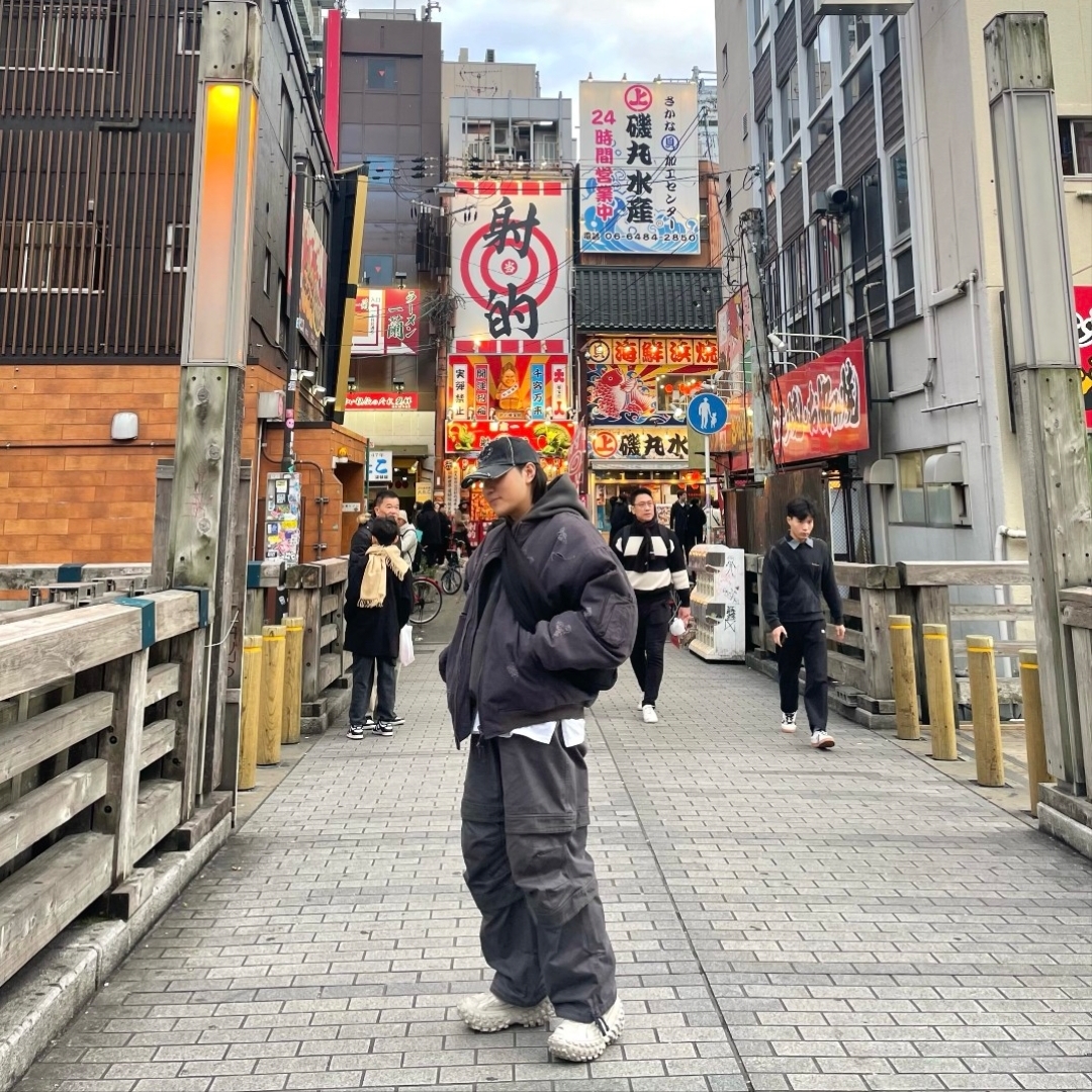 Undermycar Dtrange Dead Starange Destroyed Bomber Sparrow - 23SS, Yeezy Gap Engineered By Balenciaga Dove Hoodie Black 착용 스타일 - 1