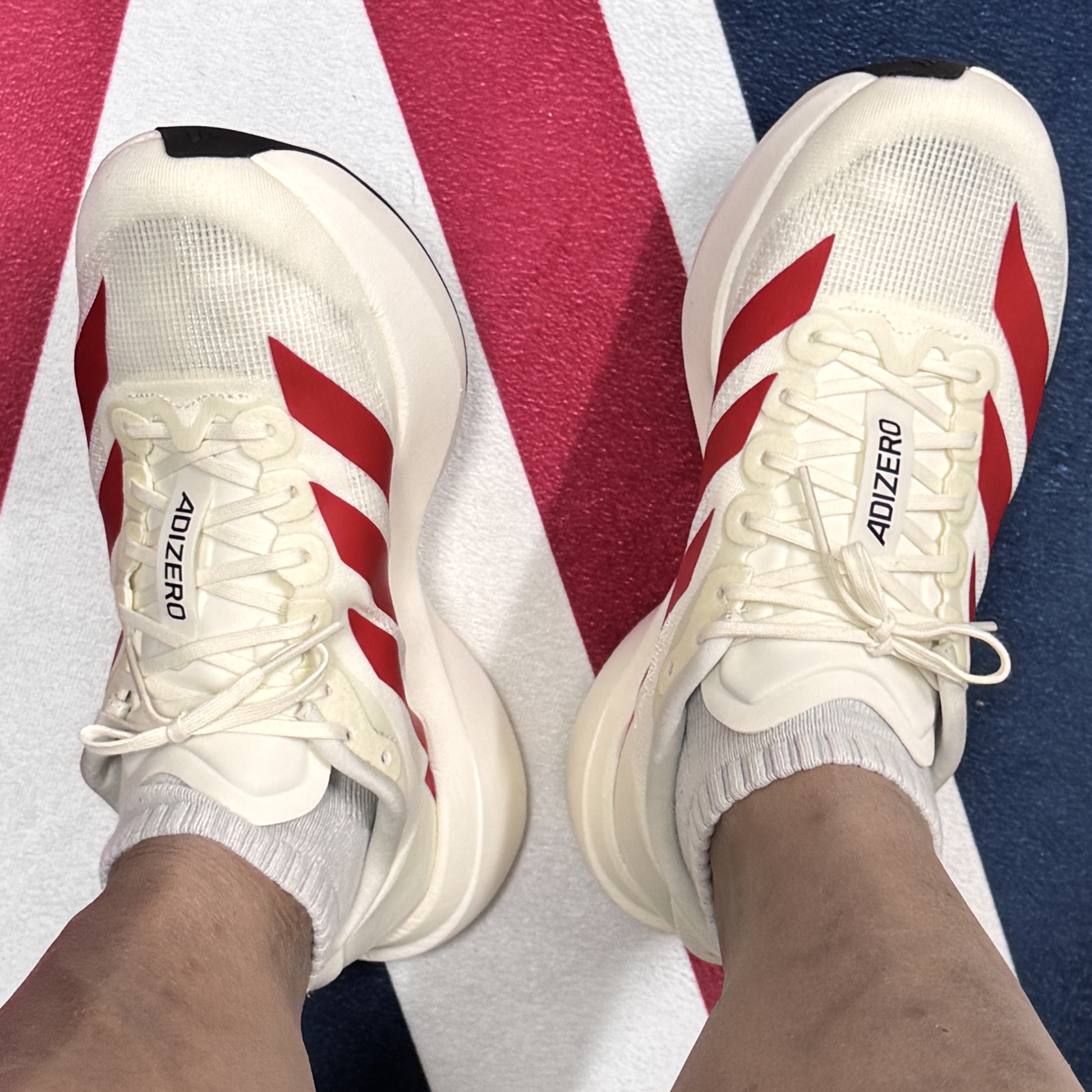 Adidas Adizero EVO SL Off White Better Scarlet 착용 스타일 - 2