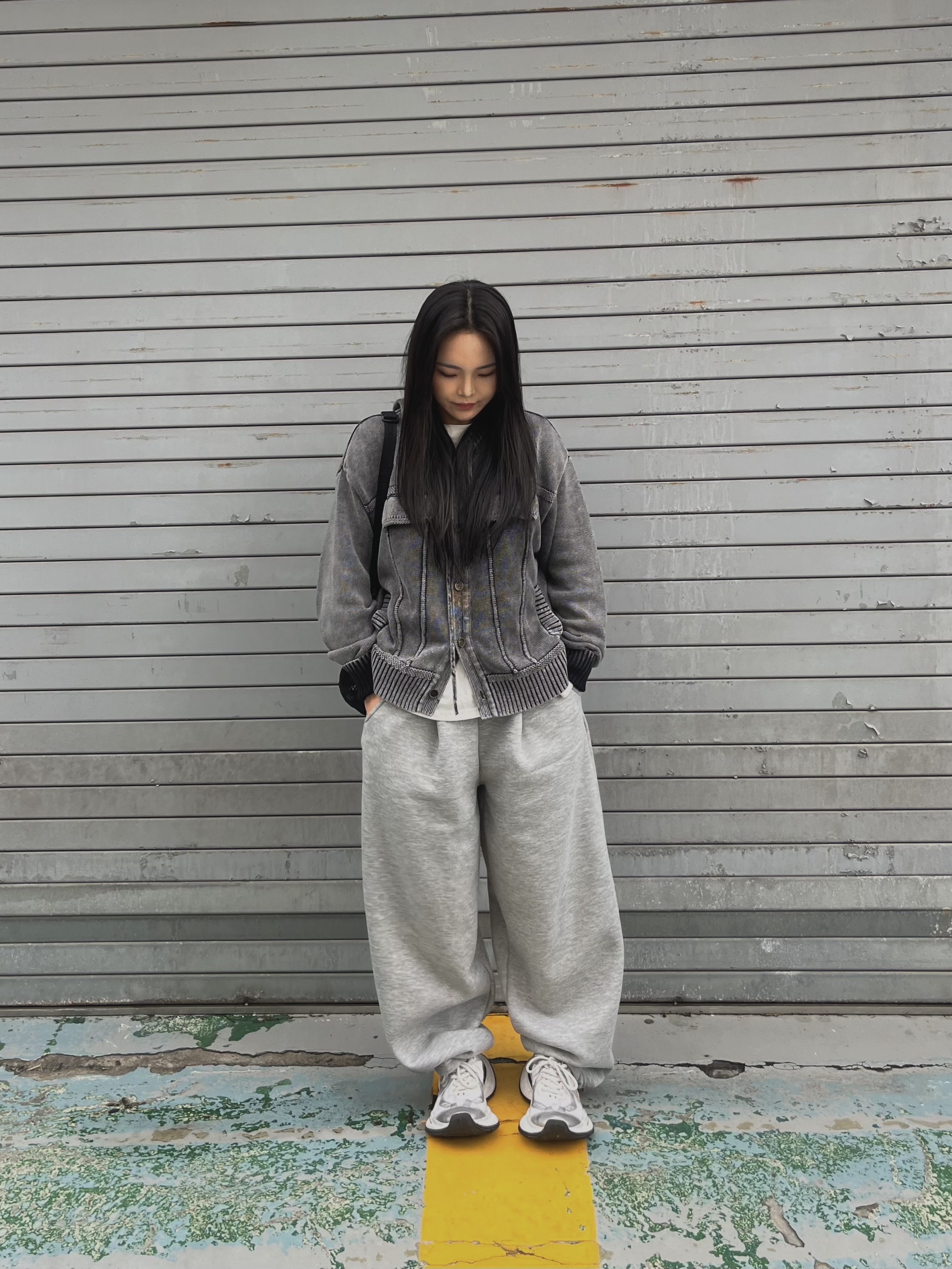 Balenciaga Circuit Sneaker White Silver, Supreme Mesh Mini Duffle Bag Black - 25SS 착용 스타일 - 3