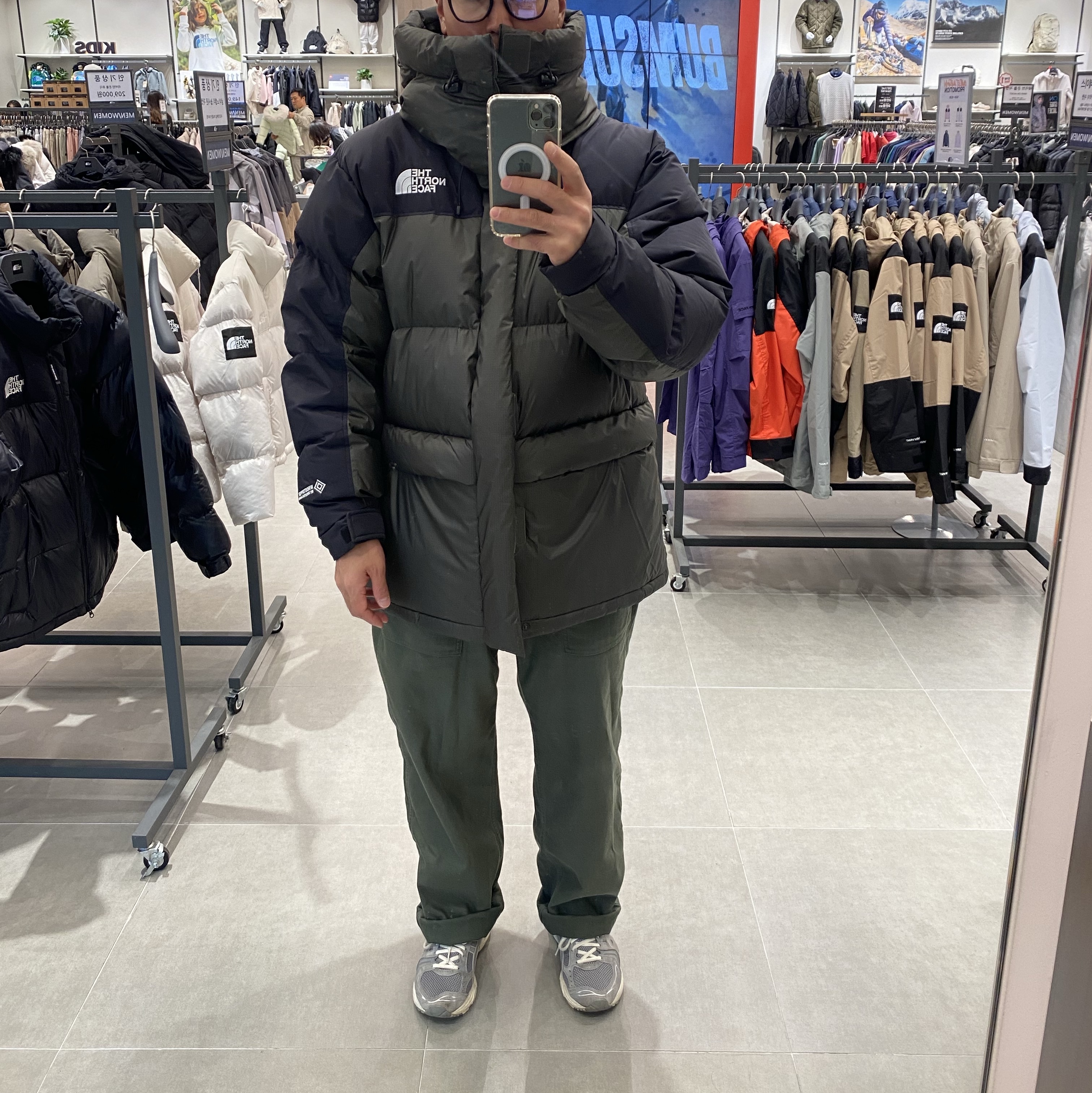 The North Face 1994 Retro Him Down RDS Down Parka Khaki 착용 스타일 - 2