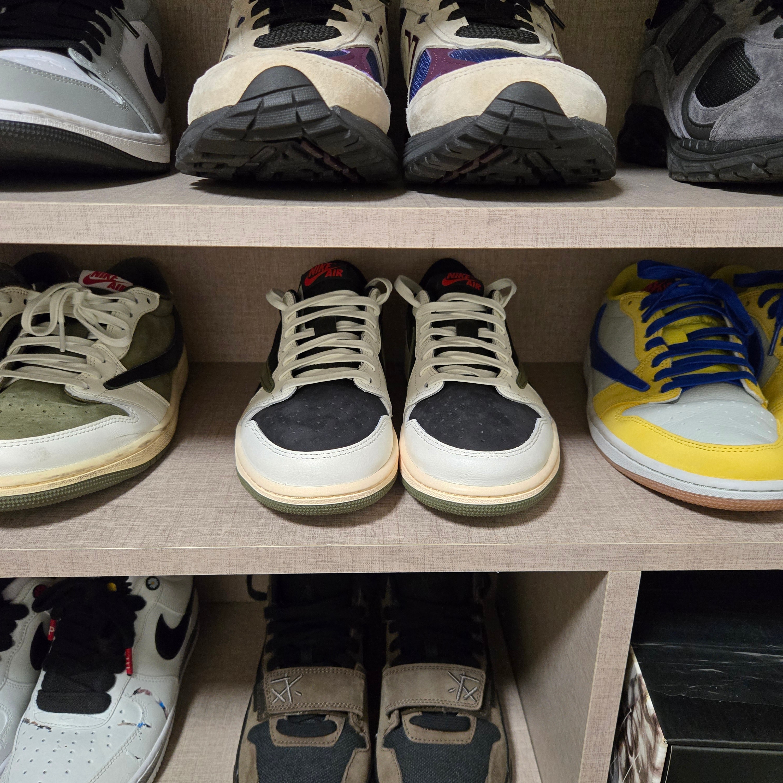 (W) Jordan 1 x Travis Scott Retro Low OG SP Medium Olive 착용 스타일 - 3
