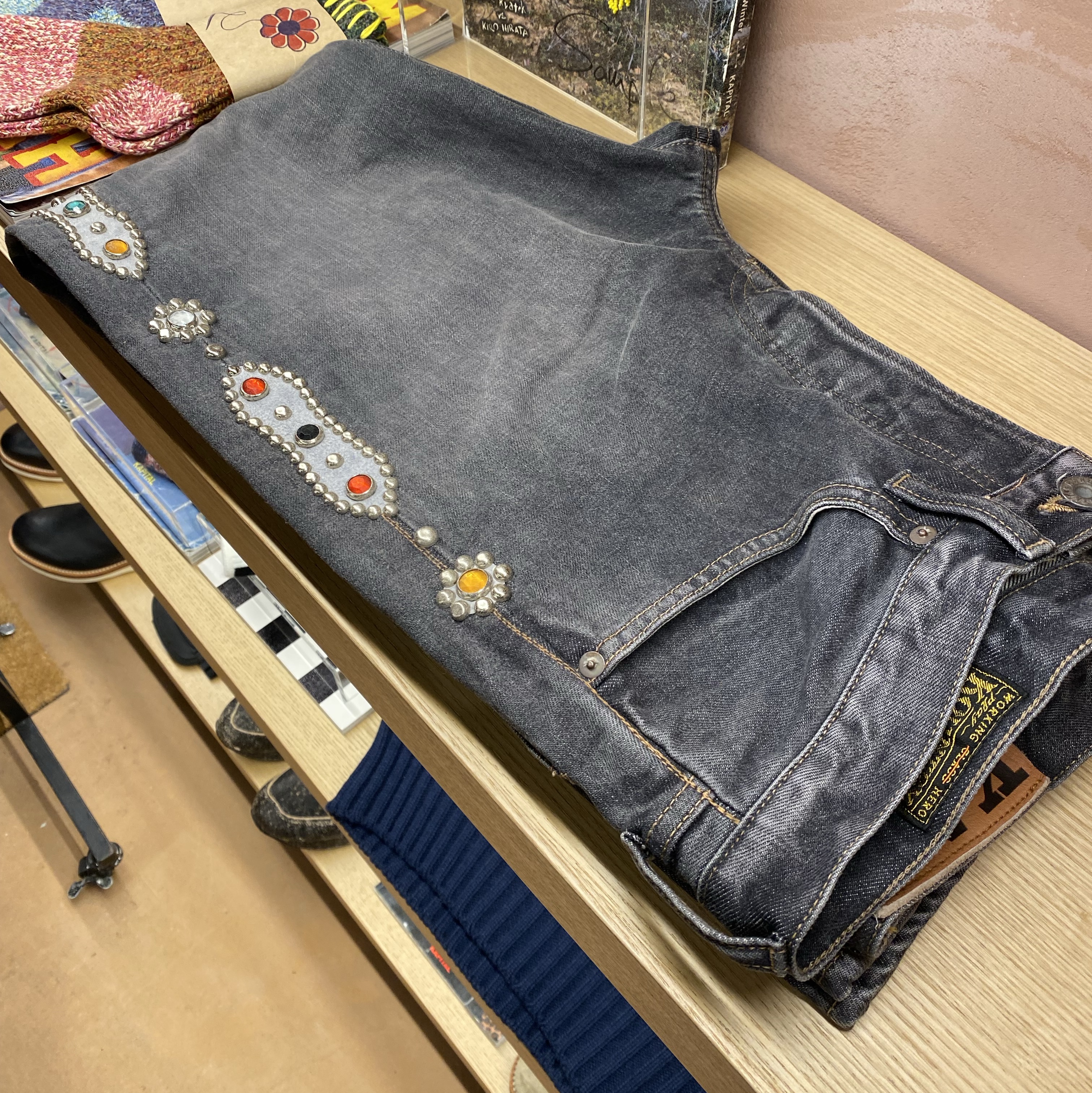 Kapital 14 oz. Denim 5P Monkey Cisco Gemstone Pants Black 착용 스타일