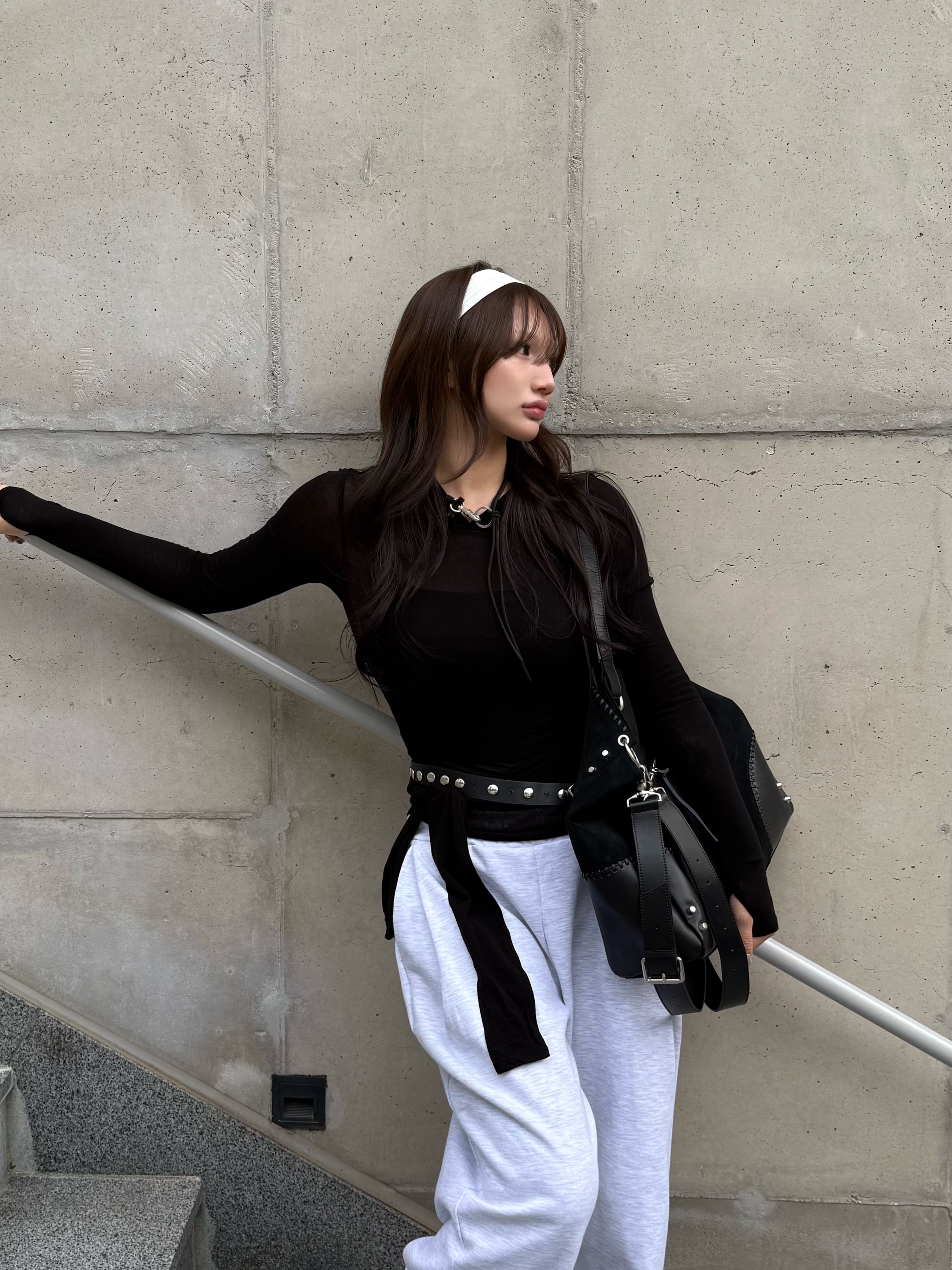 Knitted Curved Training Pants Melange White 착용 스타일 - 3