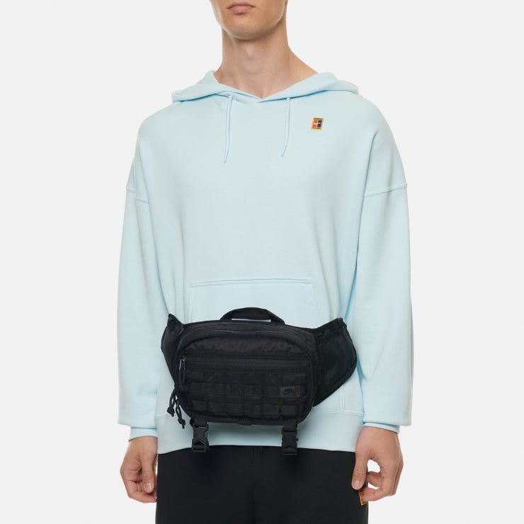 Nike NSW RPM Waistpack Black 착용 스타일 - 3