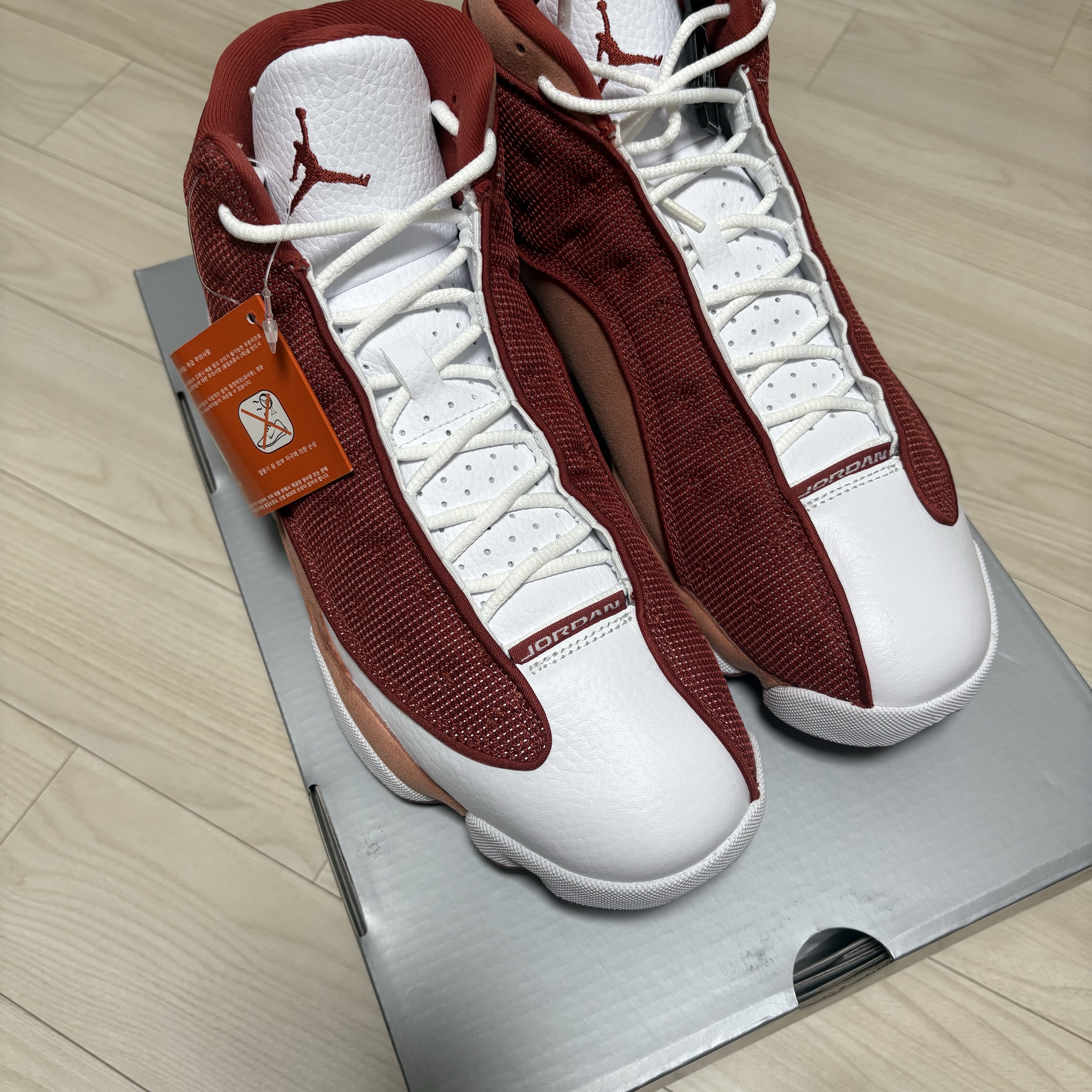 Jordan 13 Retro Dune Red 착용 스타일 - 1