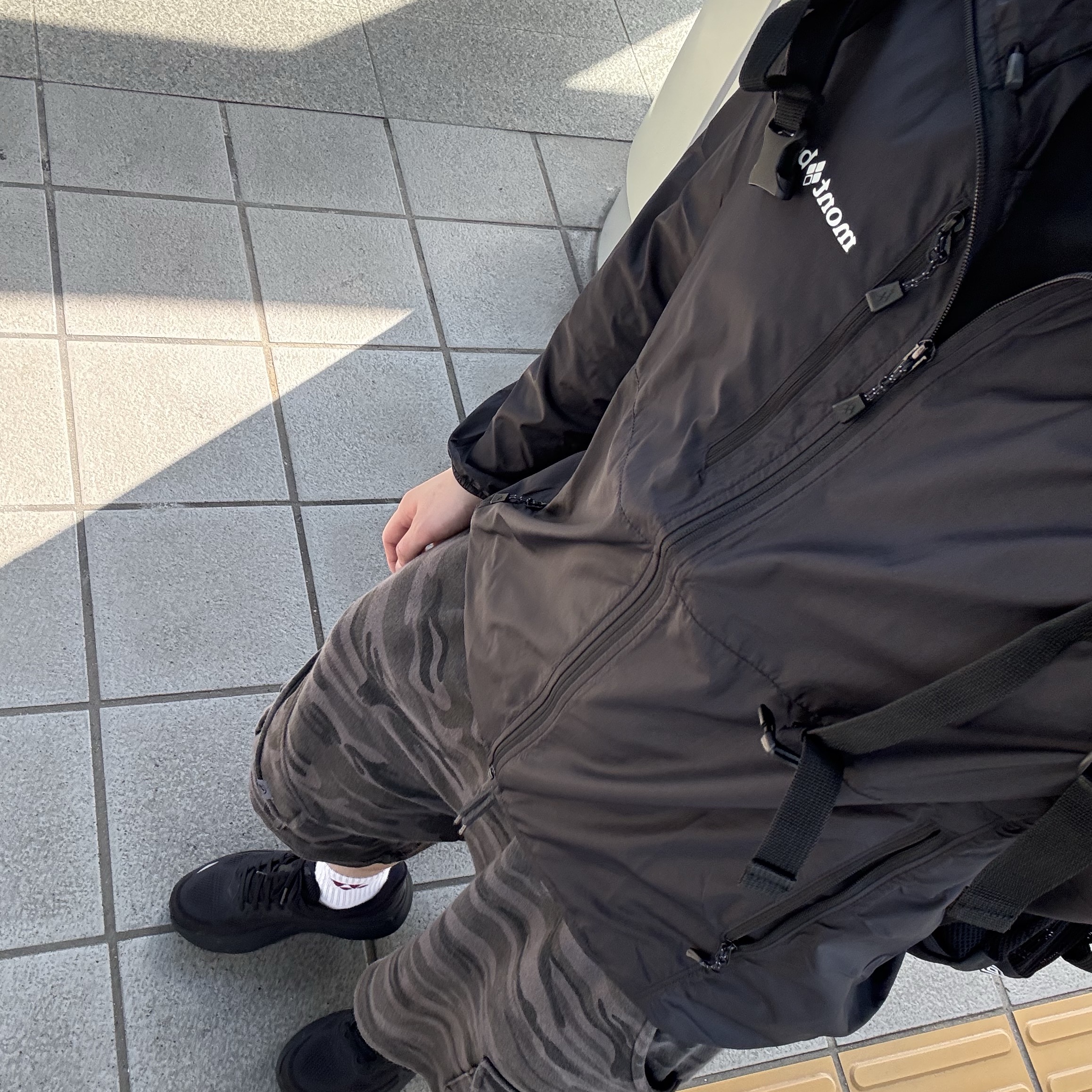 Montbell Wind Blast Hooded Jacket Black 착용 스타일
