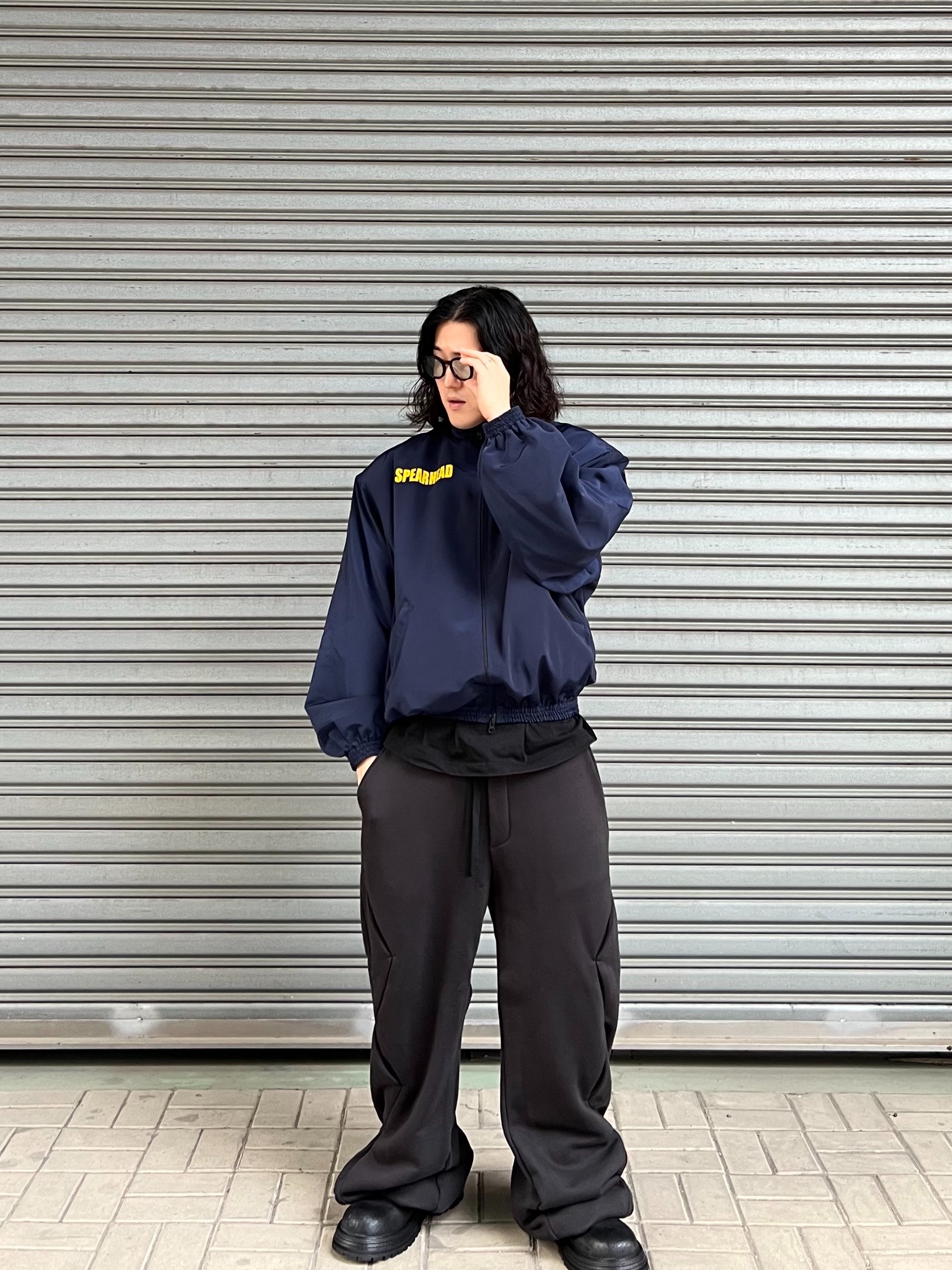 Undermycar Maigan Padded Shoulder Zip-Up Blouson India Ink - 23FW 착용 스타일 - 1