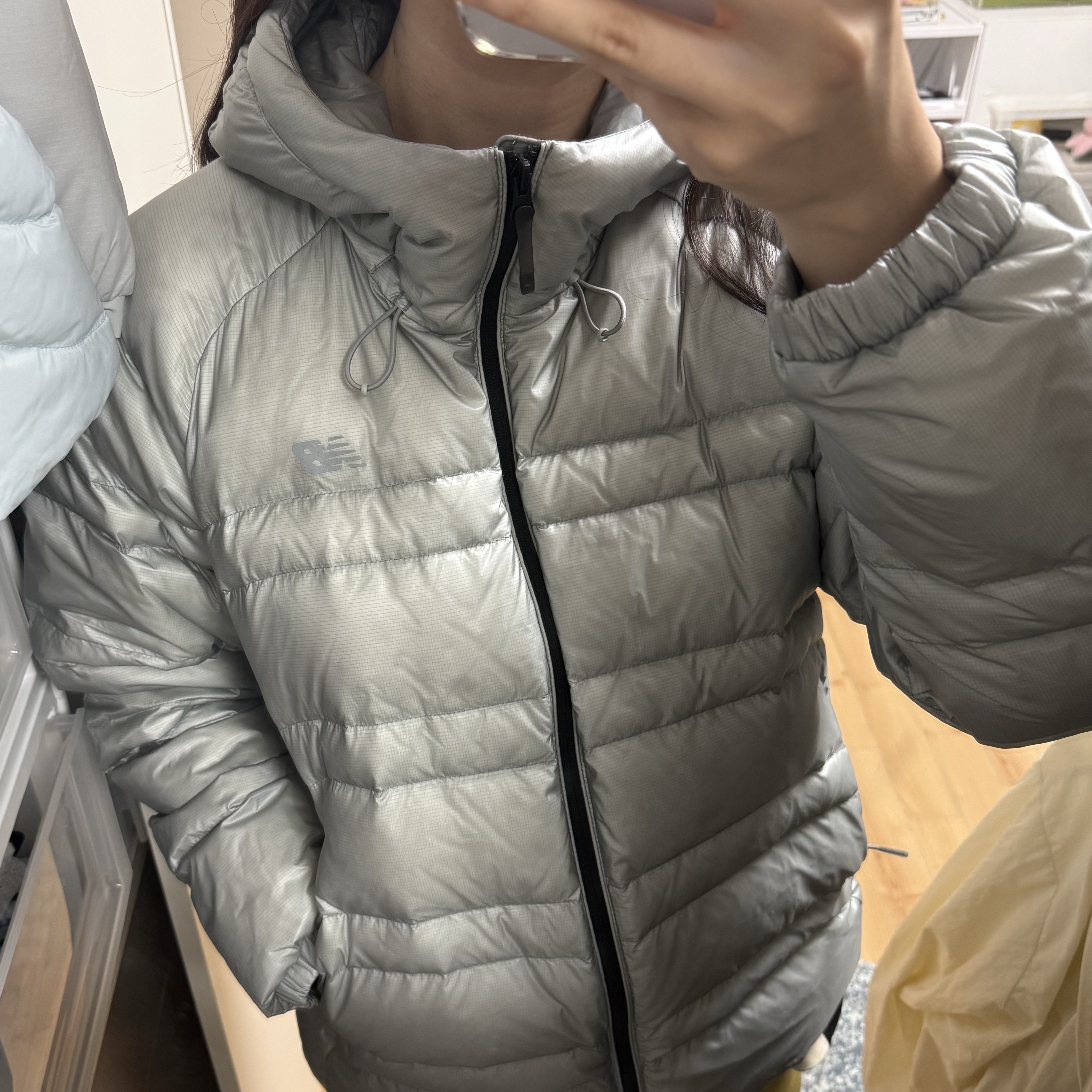 New Balance Flying 77 Superlight Hooded Goose Down Jacket Light Gray 착용 스타일 - 1