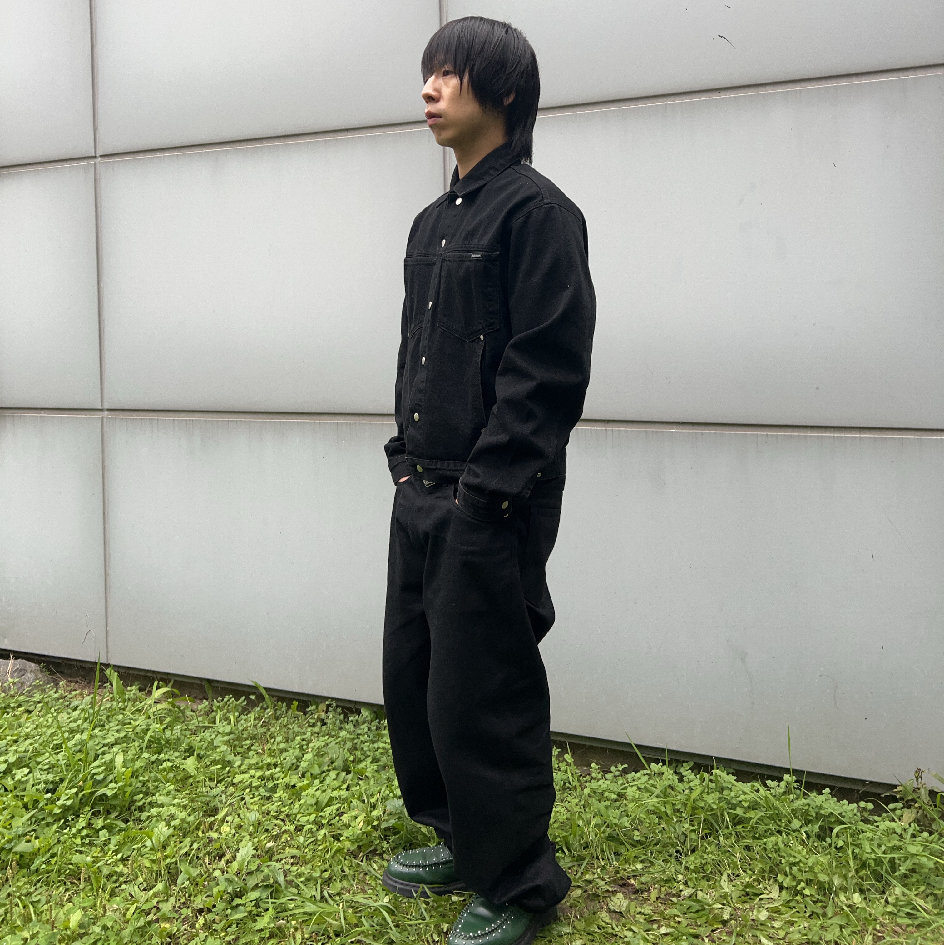 Dr. Martens x Supreme Studded Penton Loafers Dark Green - 25SS, Supreme Baggy Selvedge Jean Rigid Black - 25FW 착용 스타일 - 2