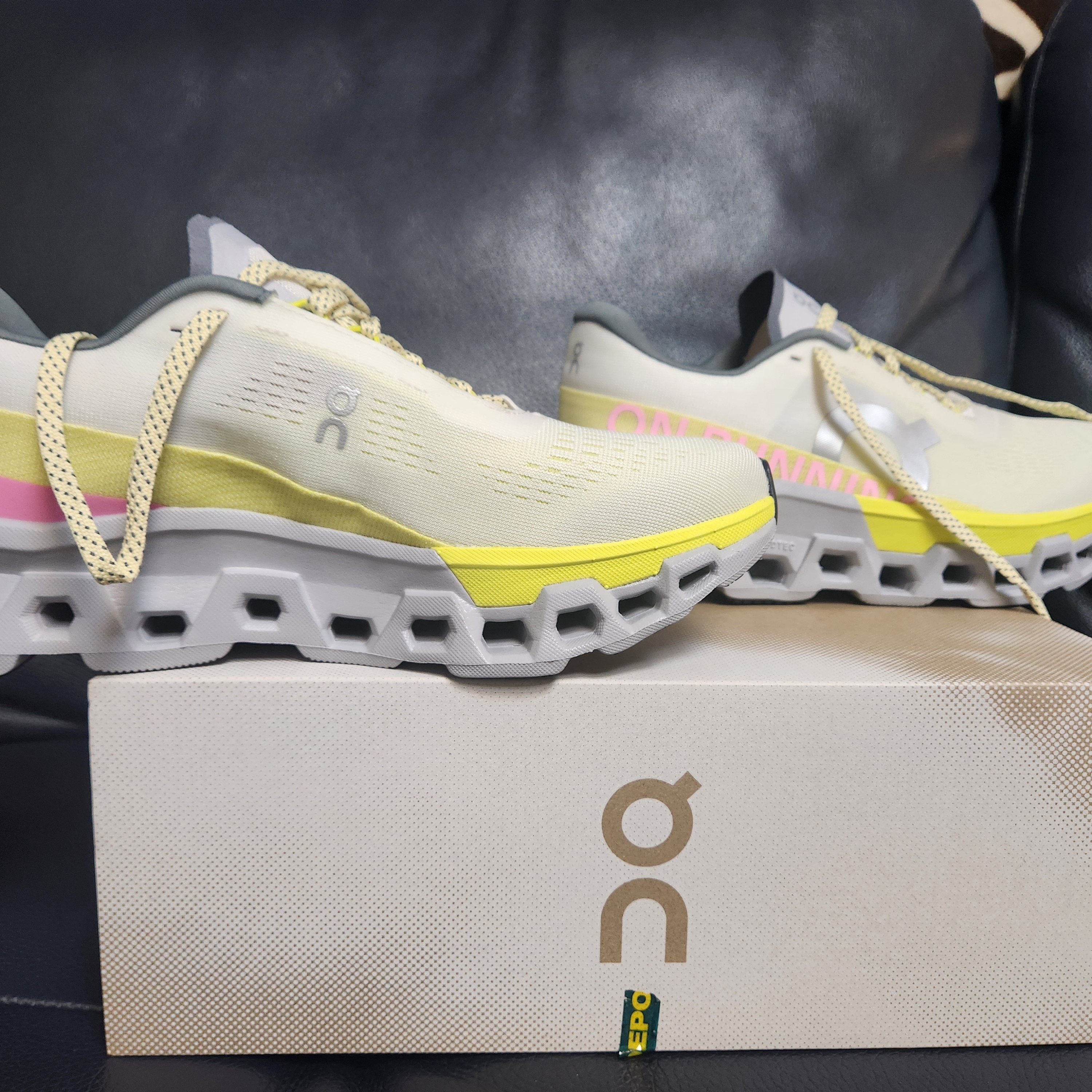 On Running Cloudmonster 2 Limited Edition Ivory Lime 착용 스타일 - 4