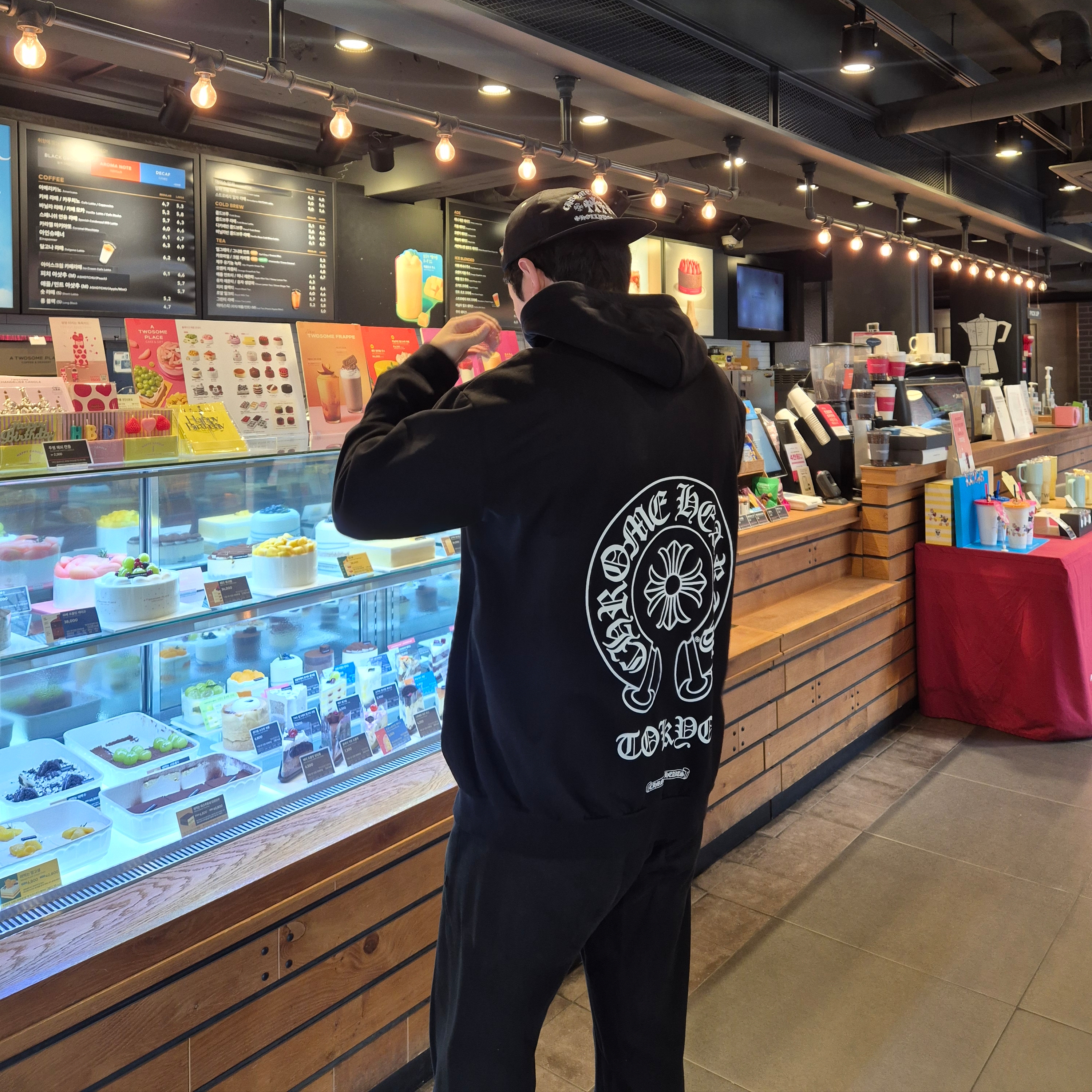 Chrome Hearts Horseshoe Fleece Hoodie Zip-Up Black - Tokyo Exclusive, Chrome Hearts Gas Station Cemetery Trucker Hat Black 착용 스타일 - 1