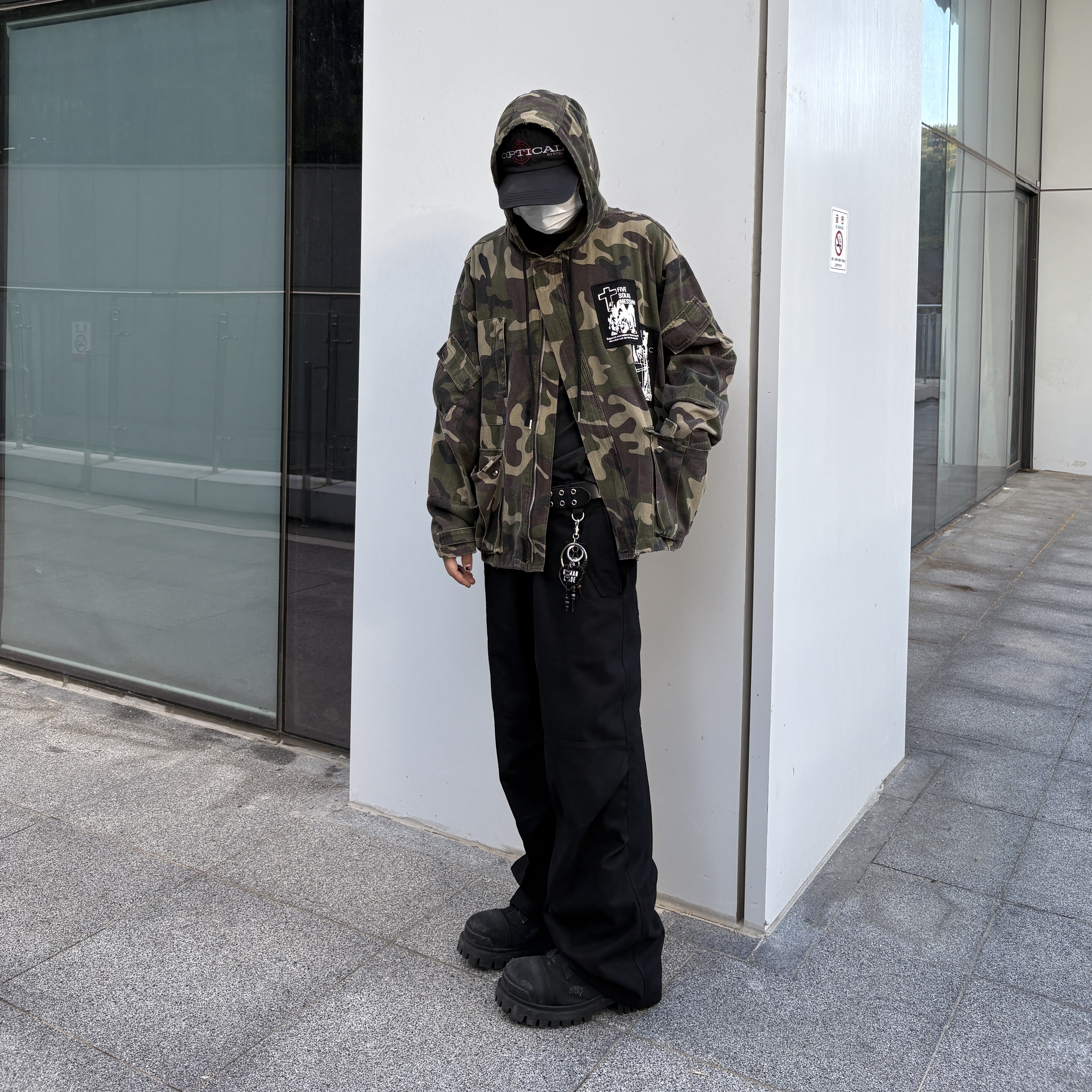 Flavorism VTG Washed Mil Parka Washed Camo, Balenciaga Combat Strike 20mm Boots Black 착용 스타일
