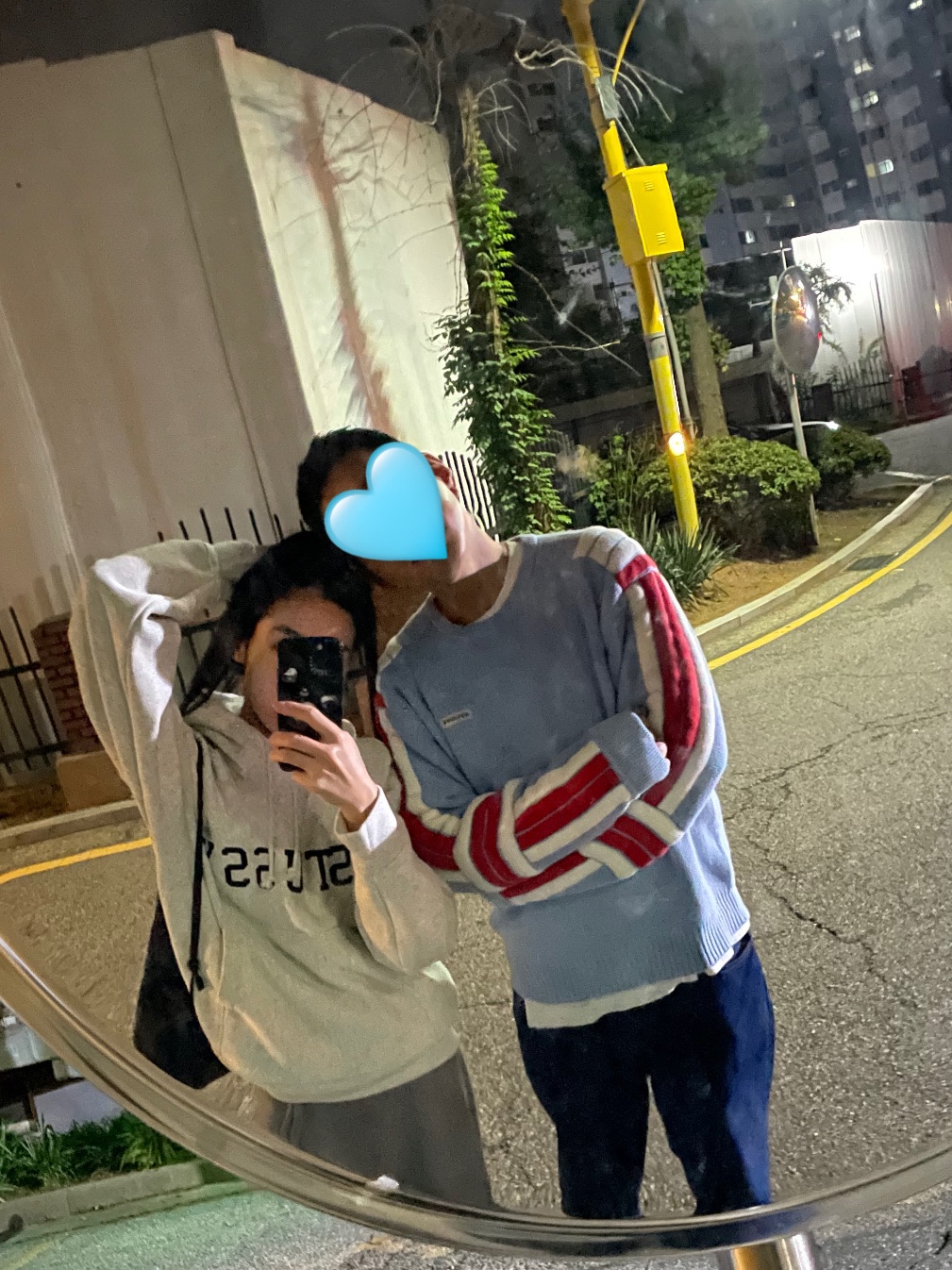 Stussy Moto Sweater Blue, Nike x Sacai Zoom Cortez SP White and University Red 착용 스타일 - 6