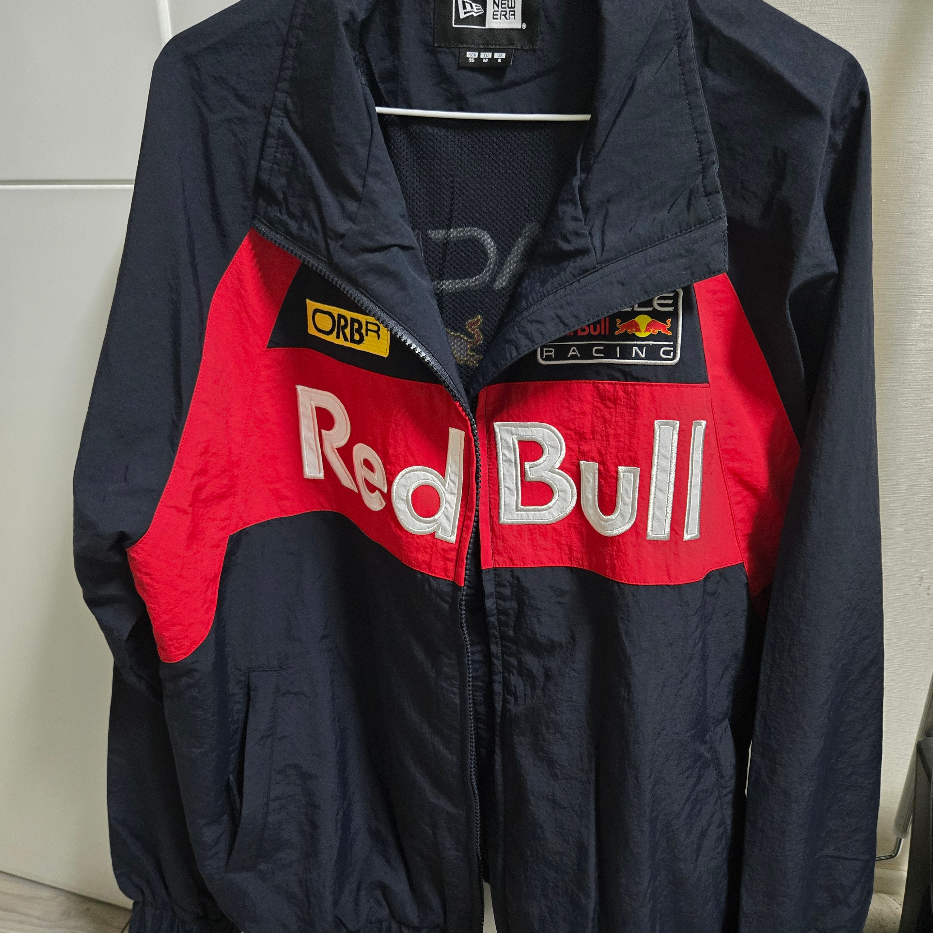 New Era x Oracle Red Bull Racing Track Jacket Navy 착용 스타일