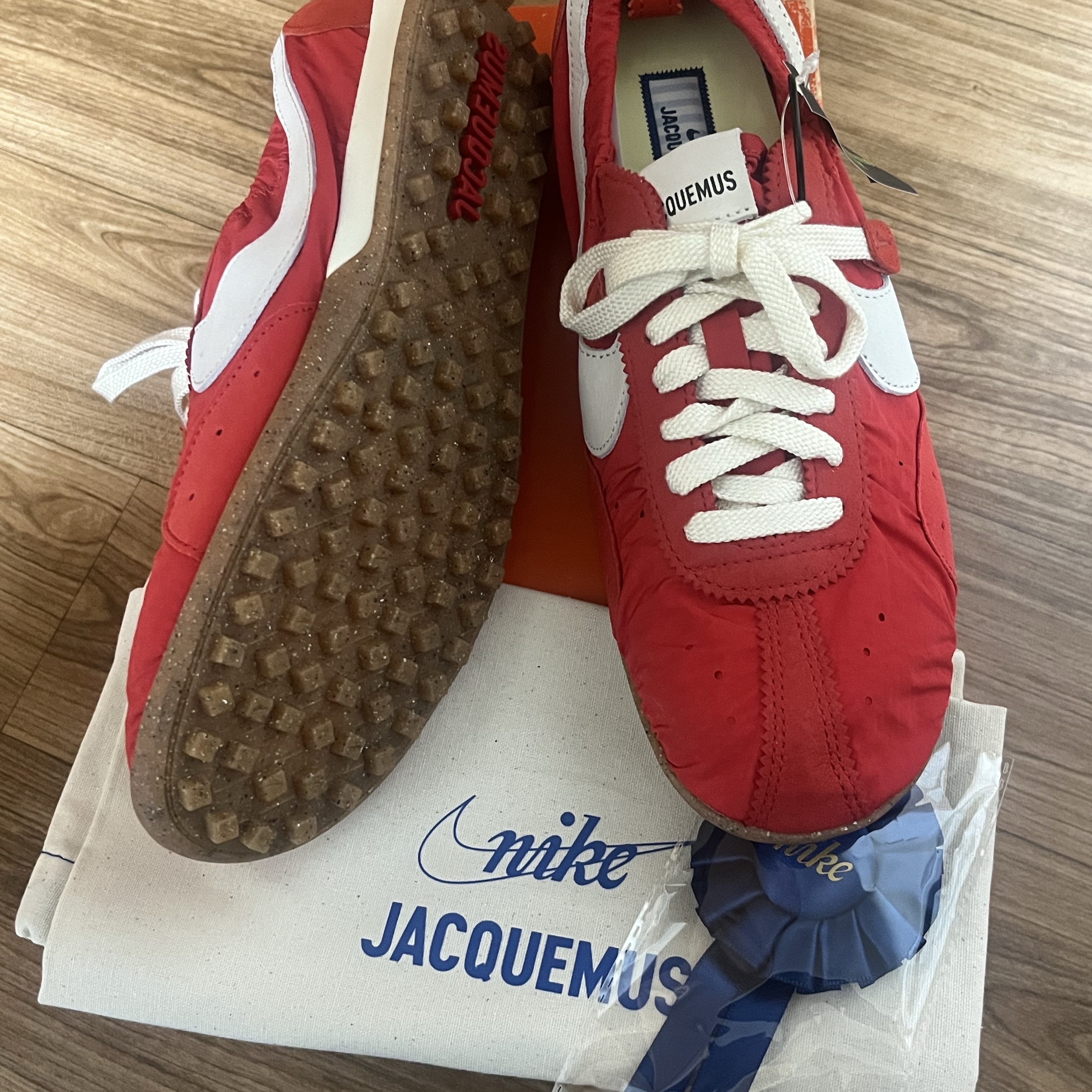 Nike x Jacquemus Moon Shoe SP University Red and Bicycle Yellow 착용 스타일 - 4