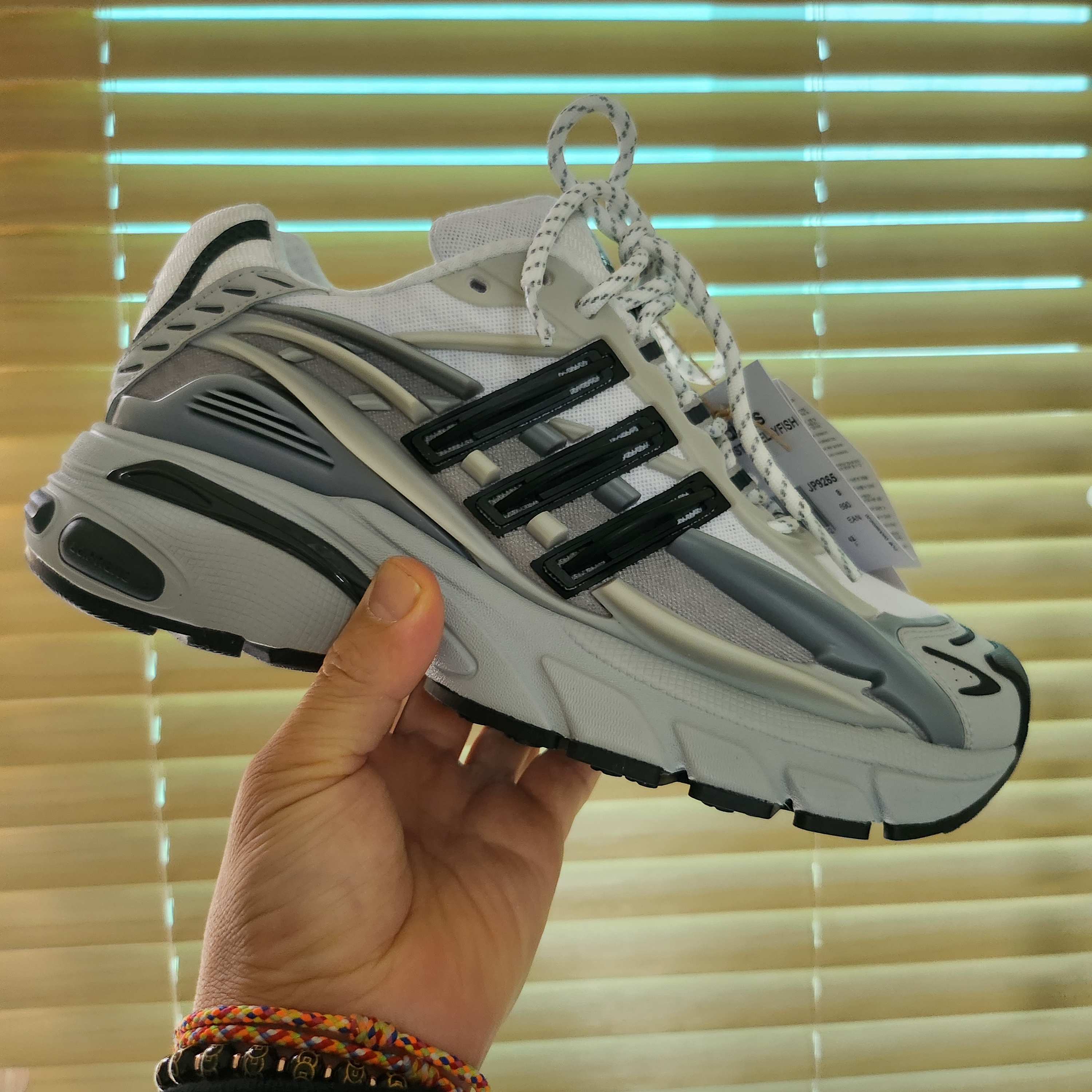 Adidas x Pharrell Williams Adistar Jellyfish Solid Grey Core Black 착용 스타일 - 1