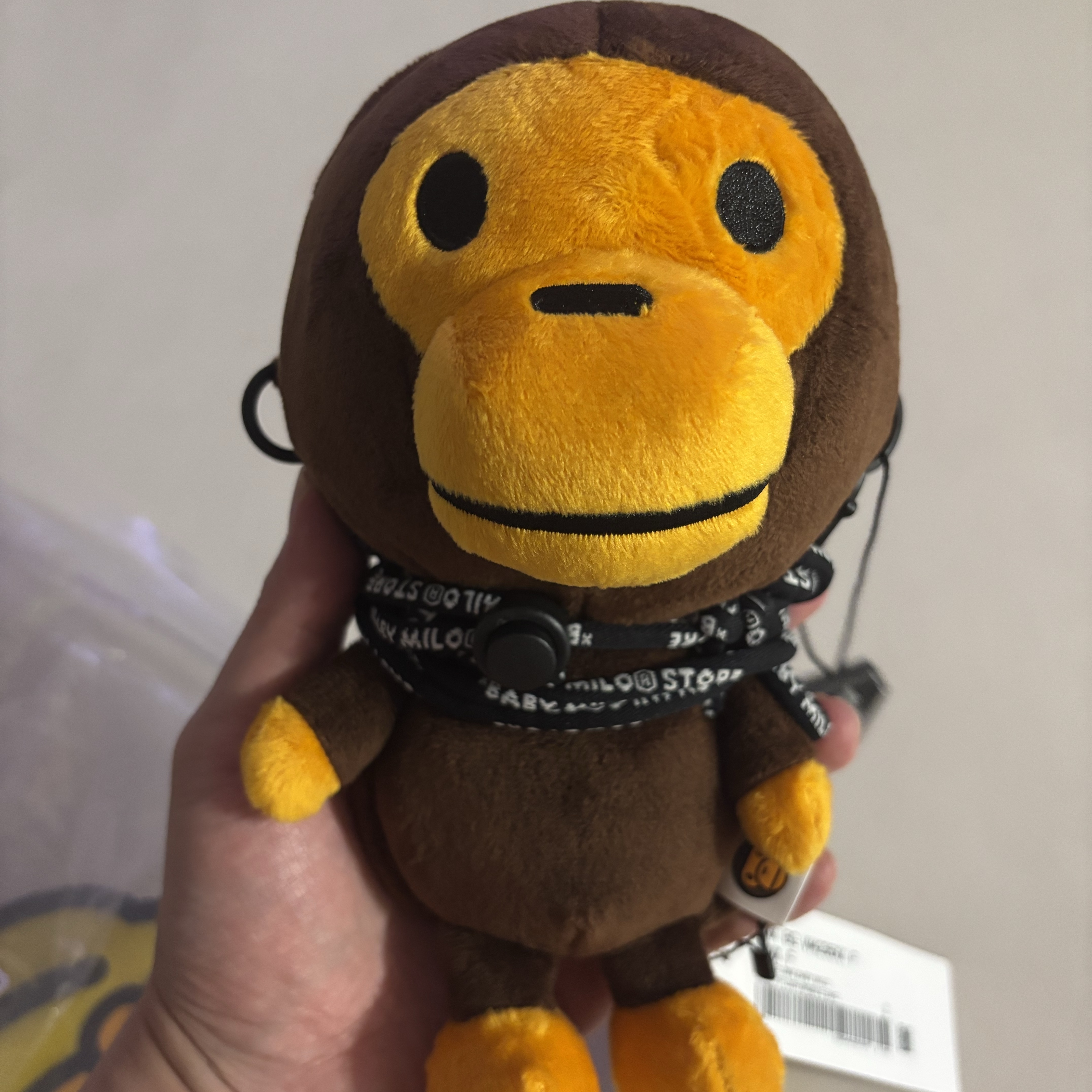 BAPE Baby Milo Mobile Bag Brown 착용 스타일 - 2