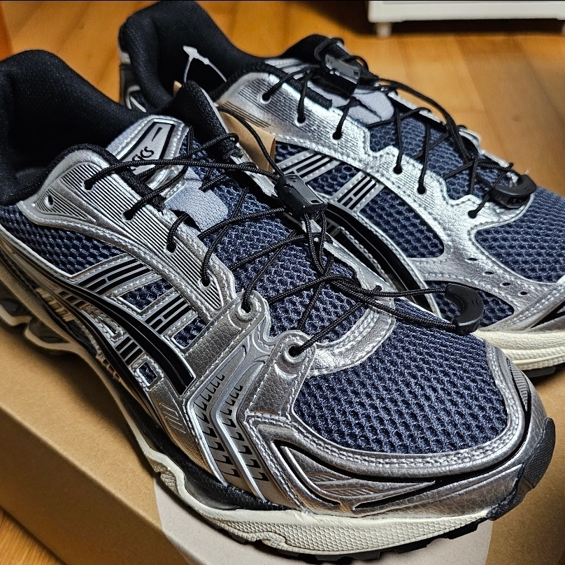 Asics Unlimited Gel-Kayano 14 Carrier Grey Black 착용 스타일